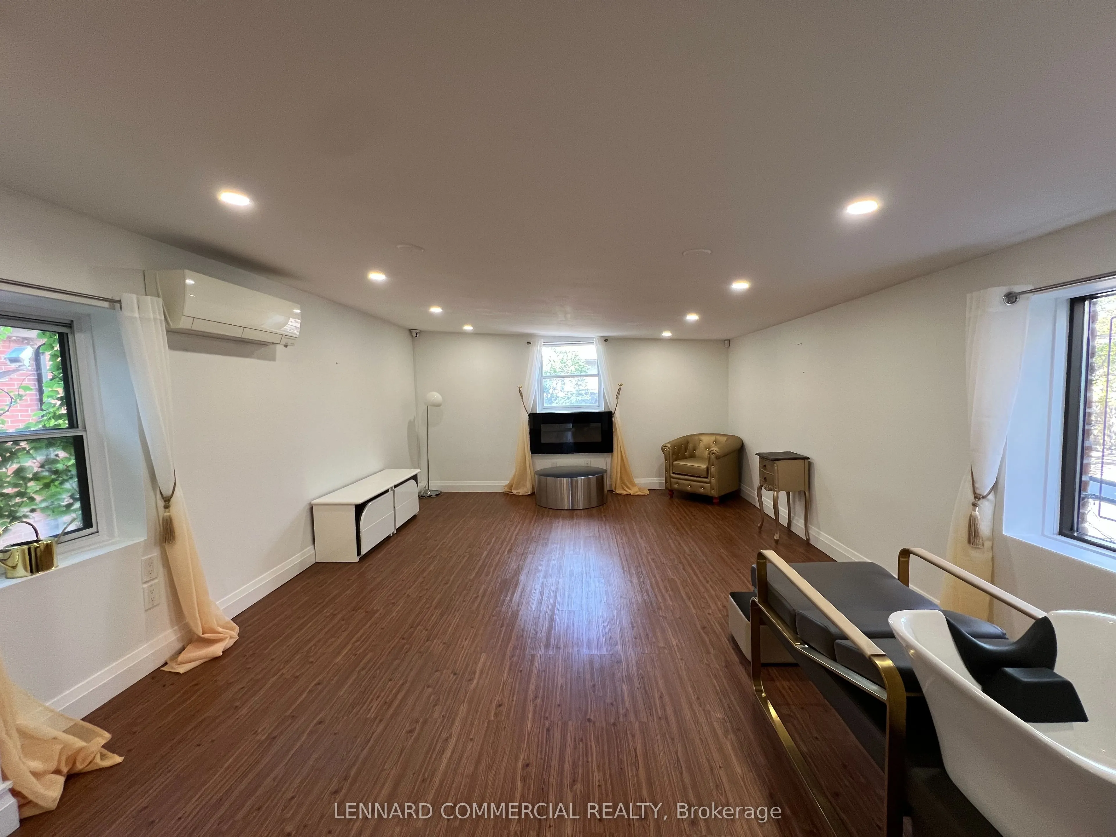 17 Stephanie Street