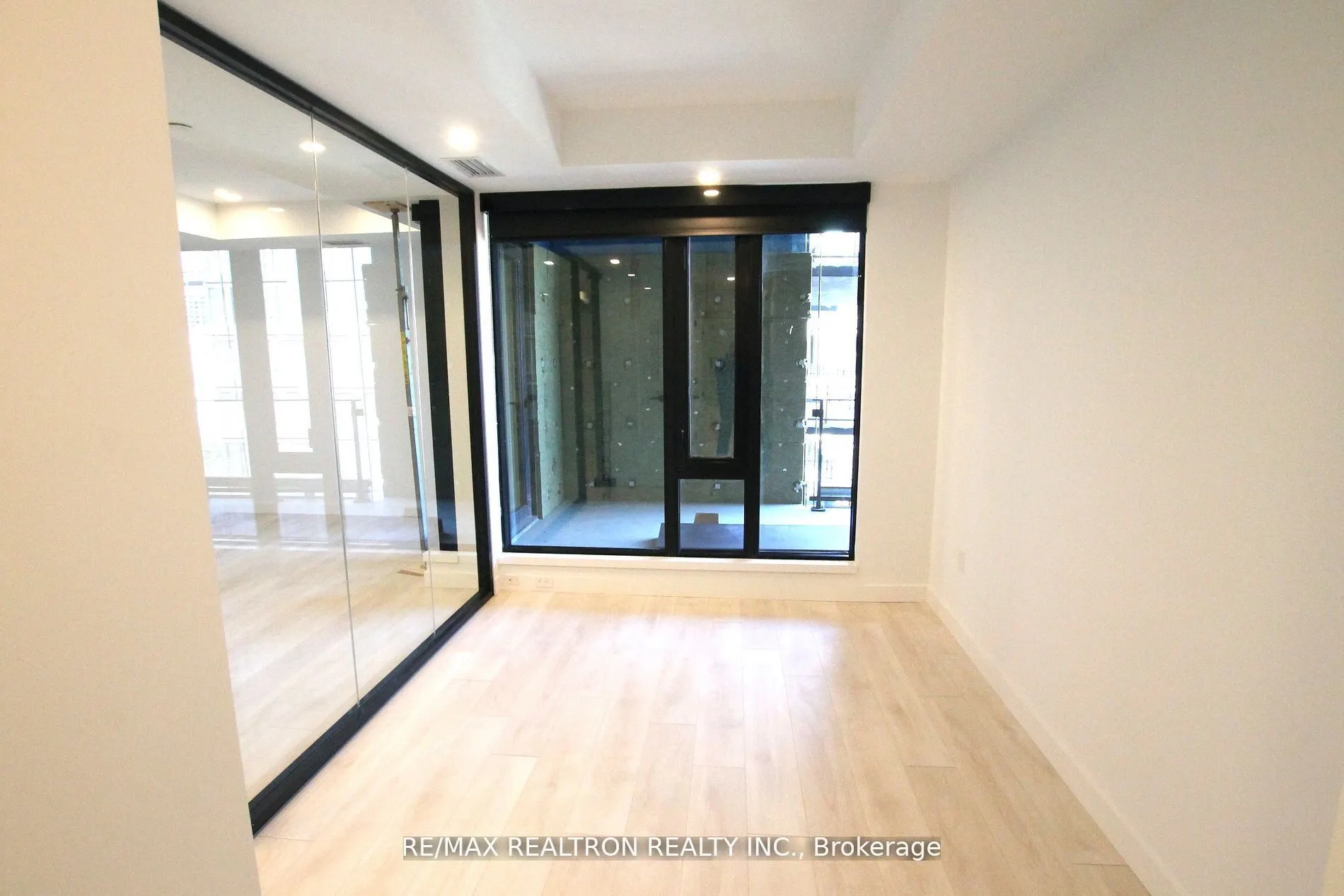505 Richmond Street W, #801