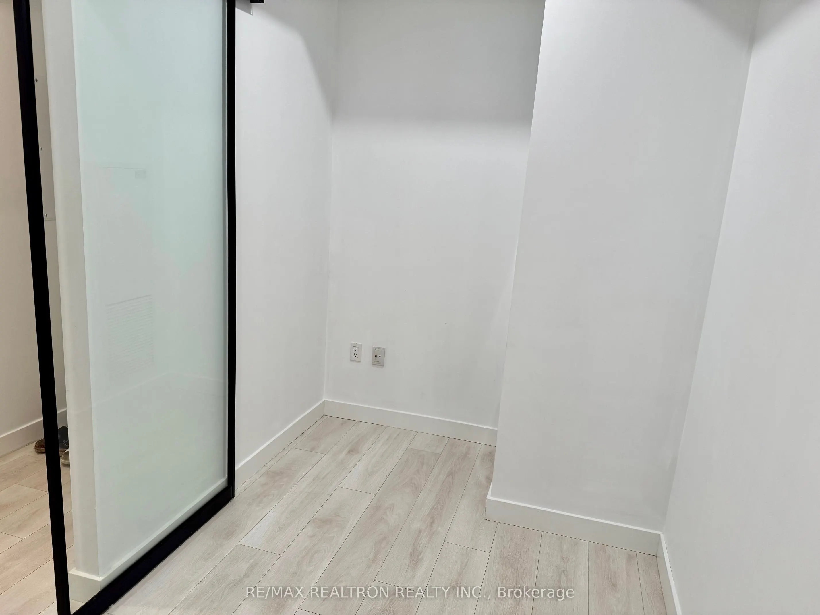 505 Richmond Street W, #801