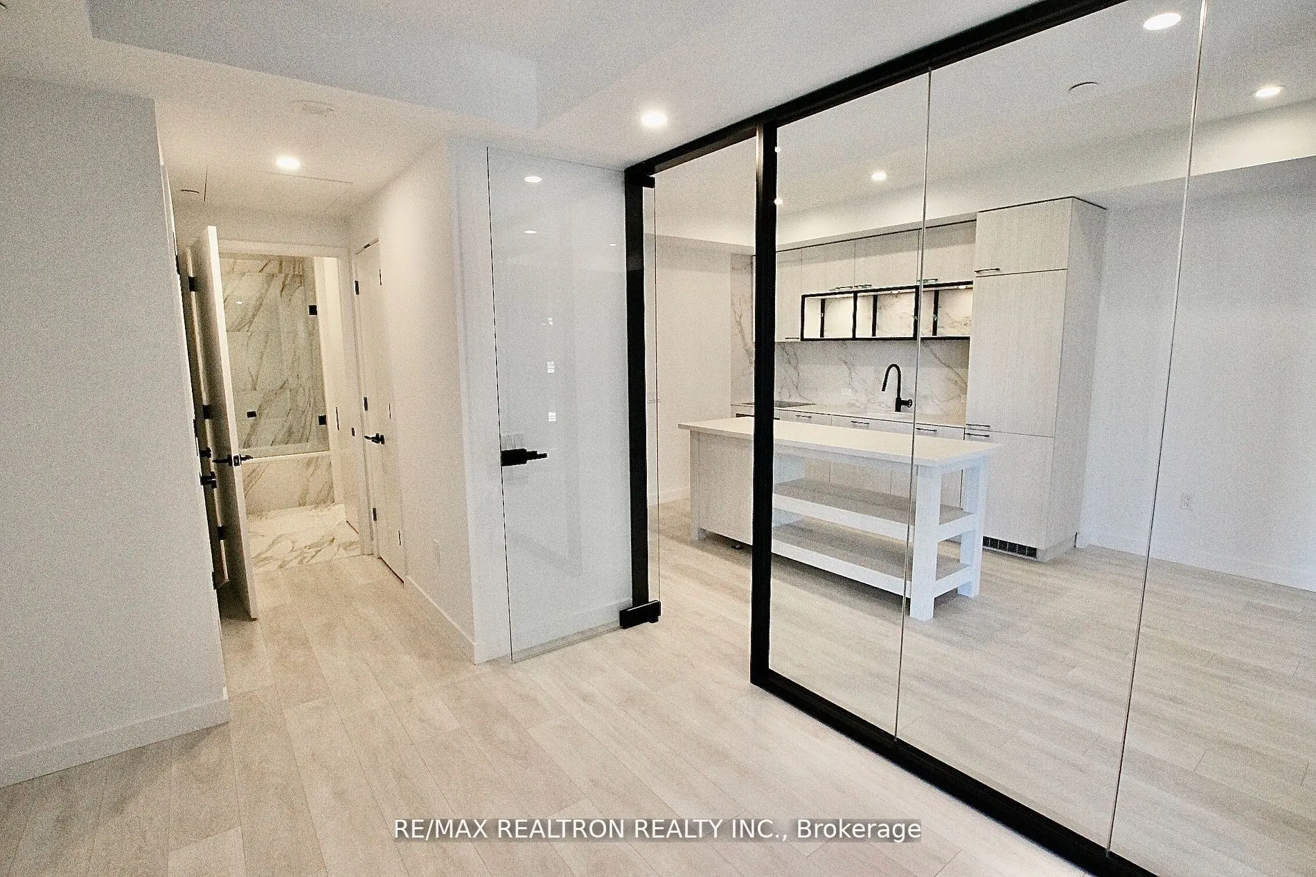 505 Richmond Street W, #801