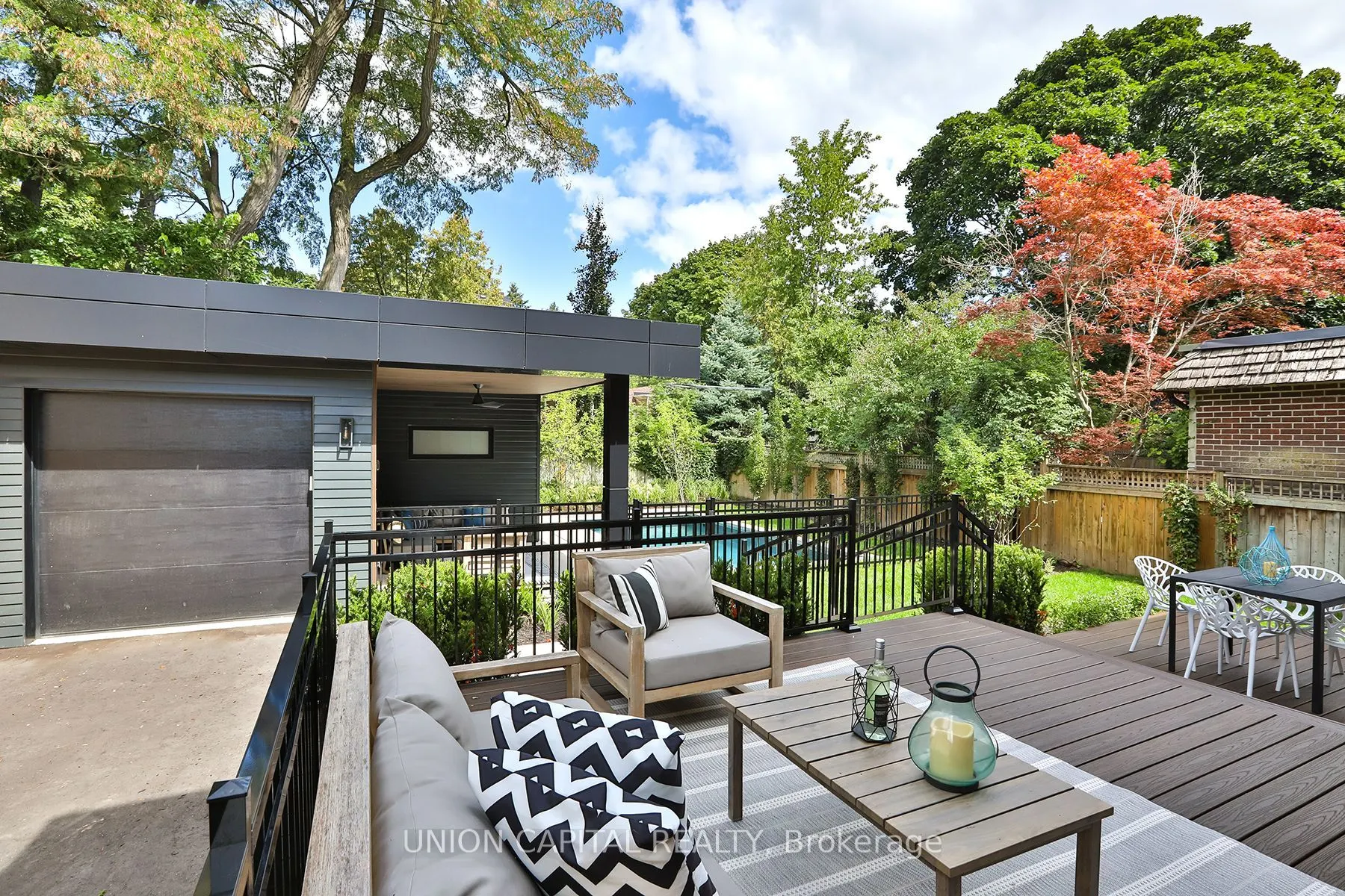 16 Lytton Boulevard