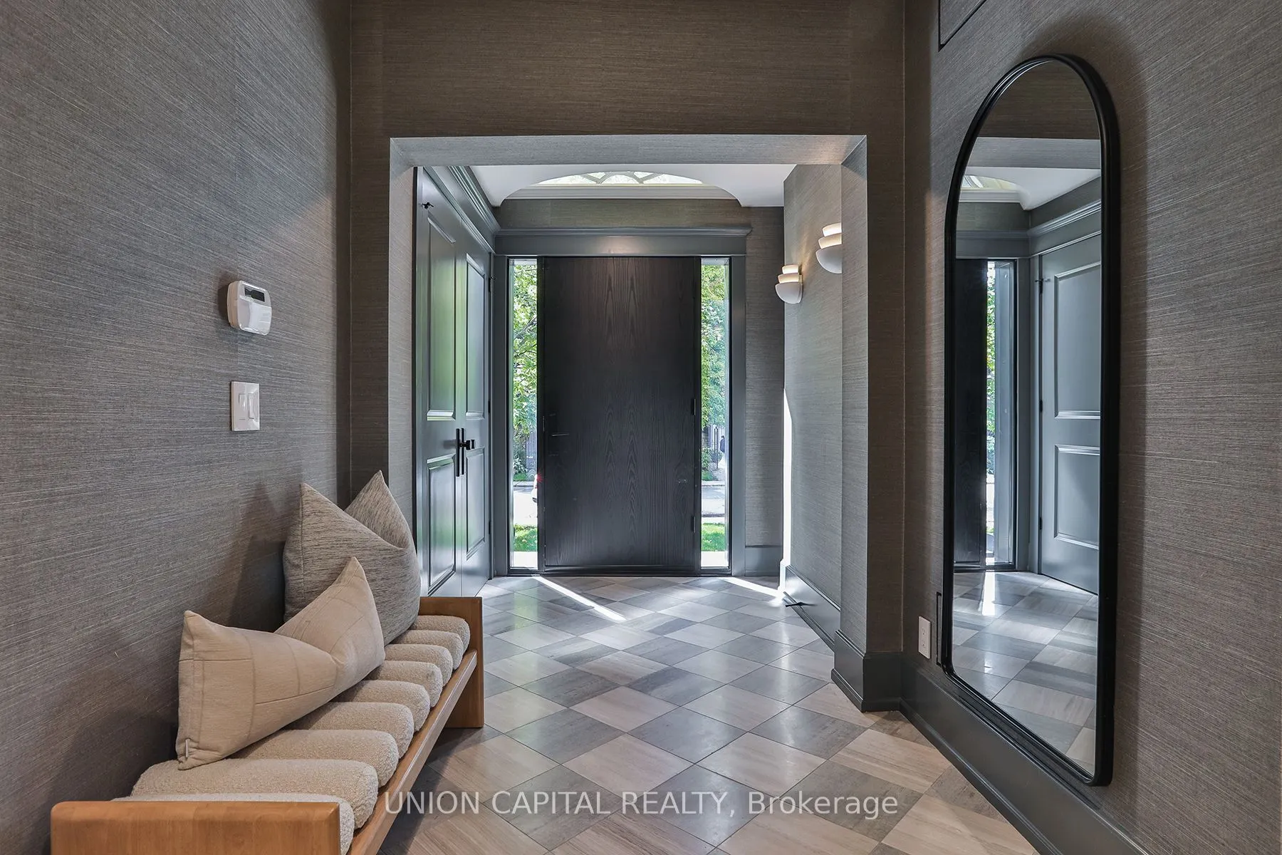 16 Lytton Boulevard