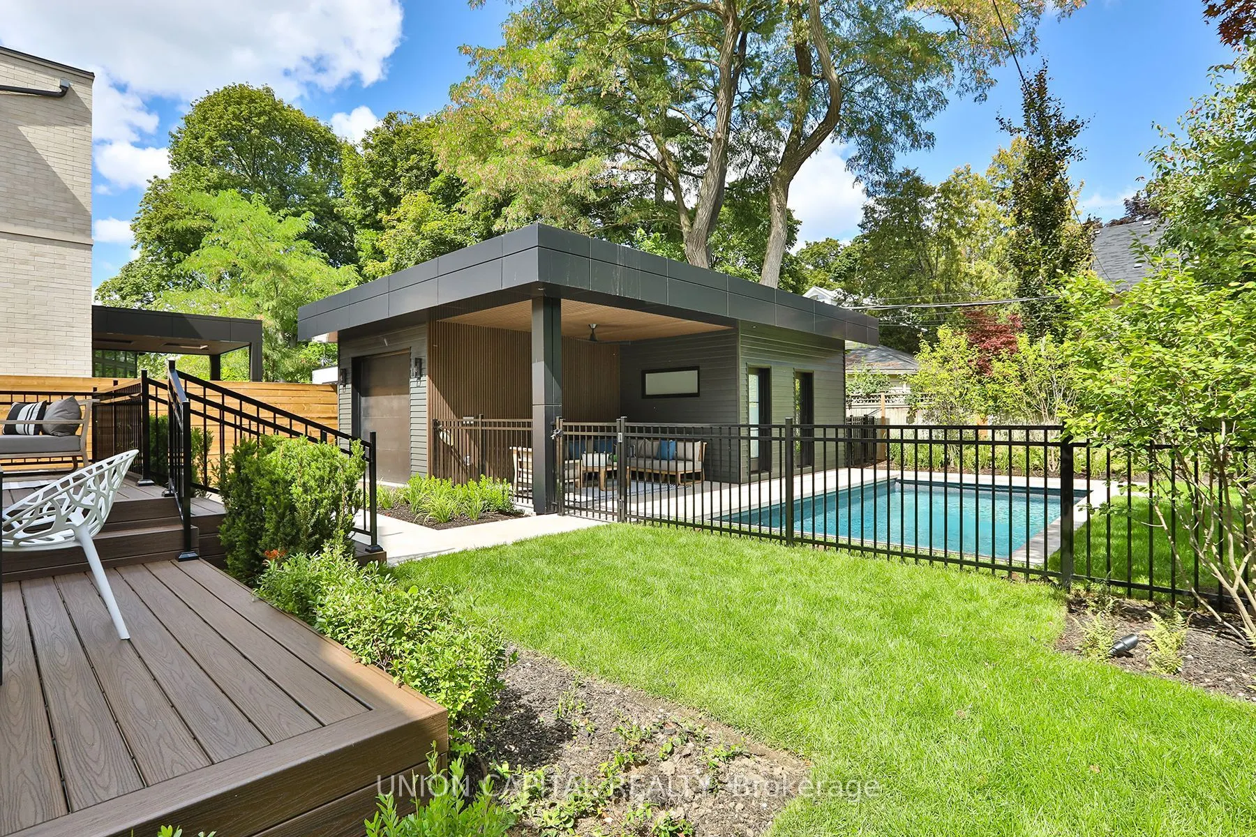 16 Lytton Boulevard