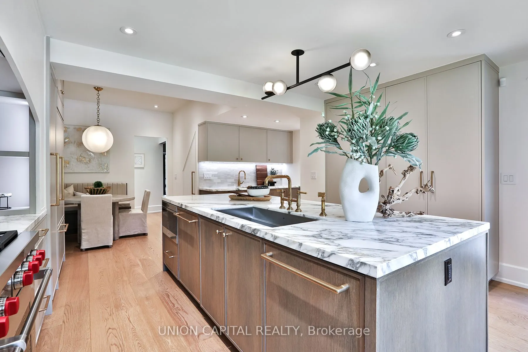 16 Lytton Boulevard