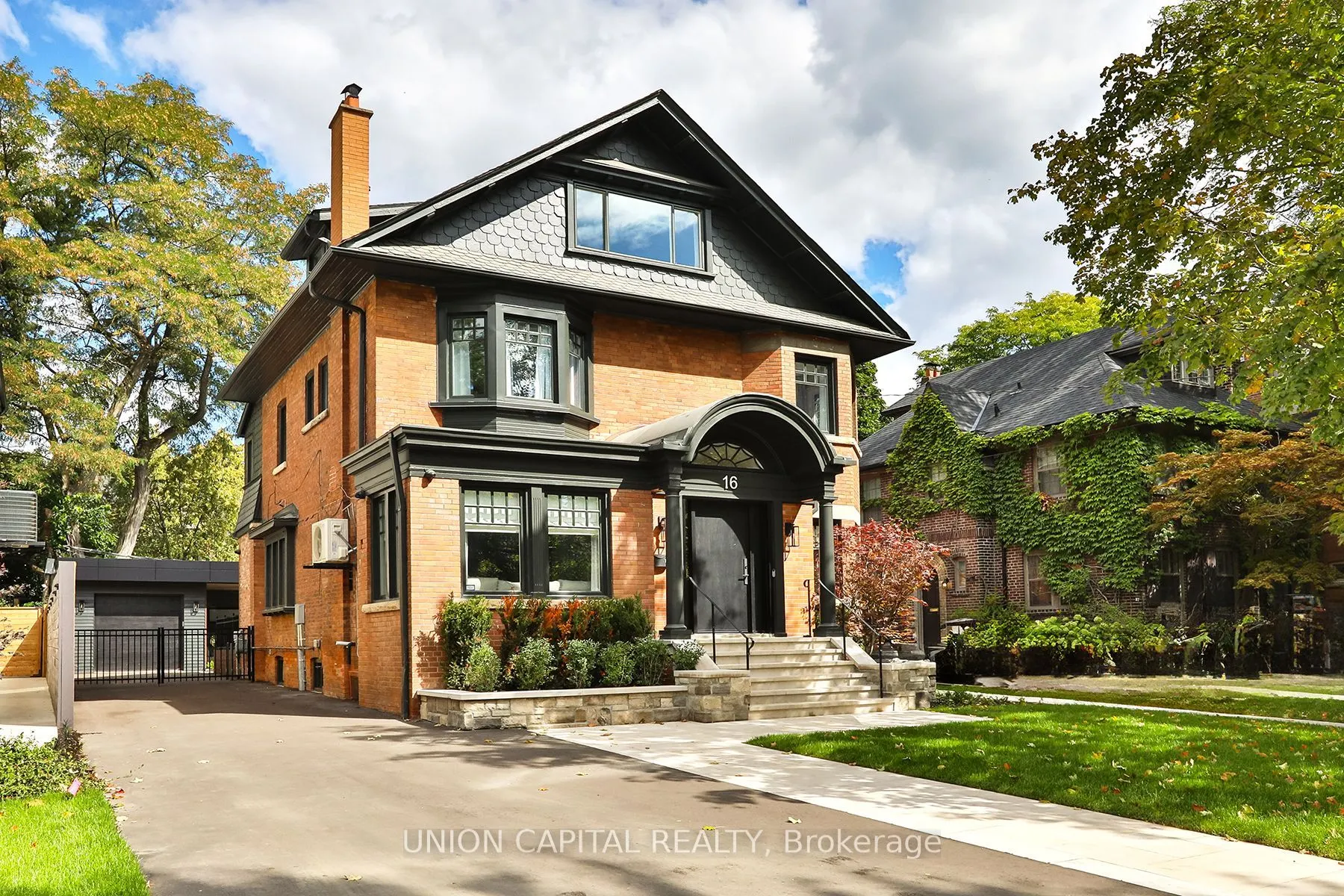 16 Lytton Boulevard