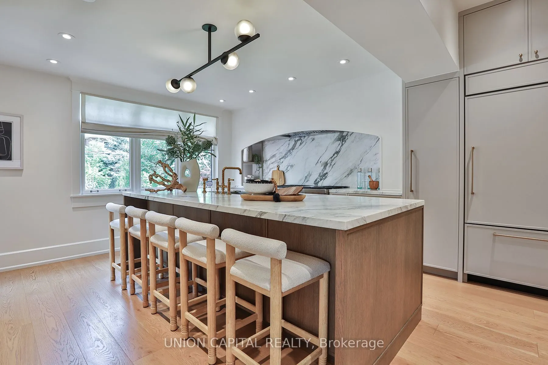 16 Lytton Boulevard