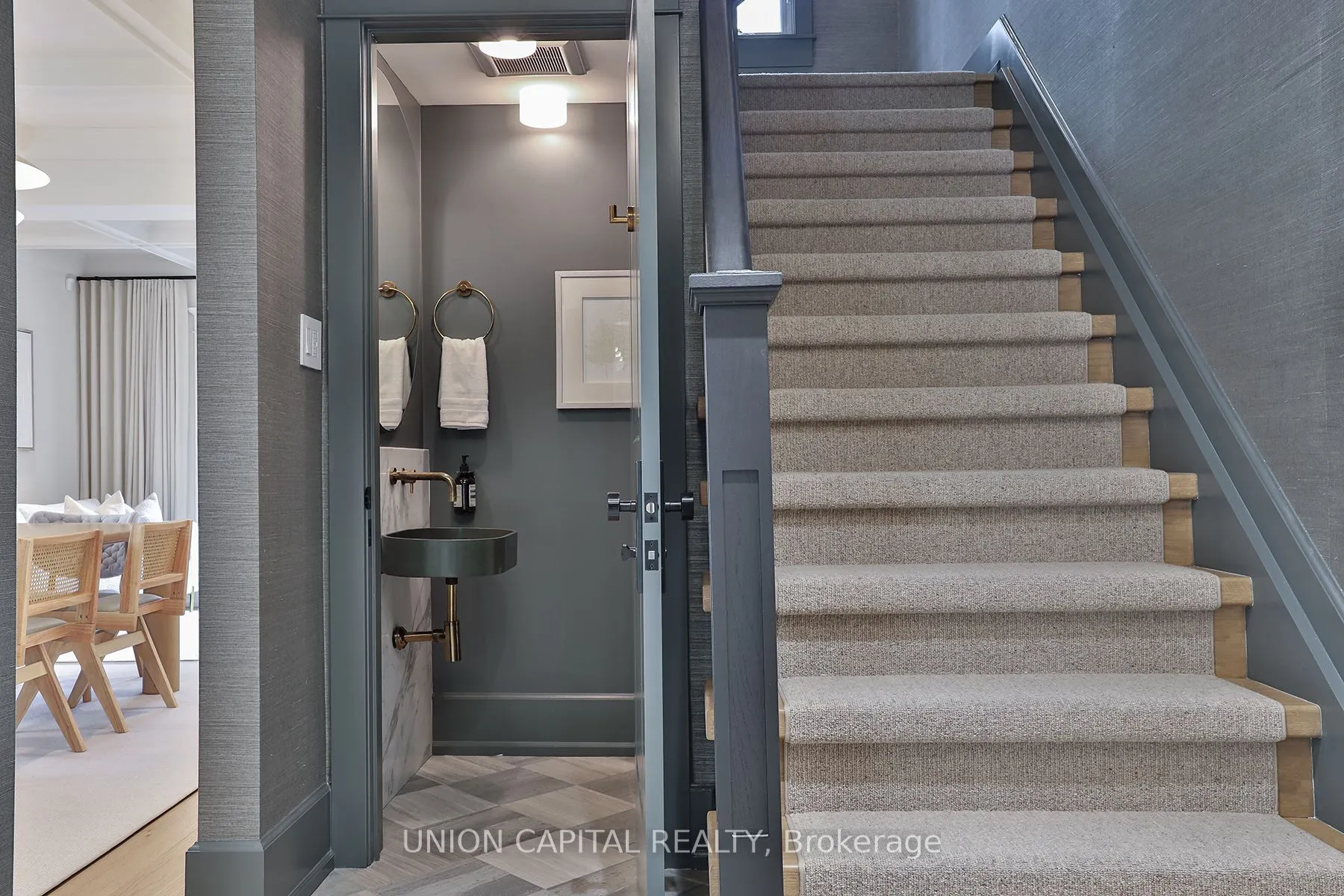 16 Lytton Boulevard