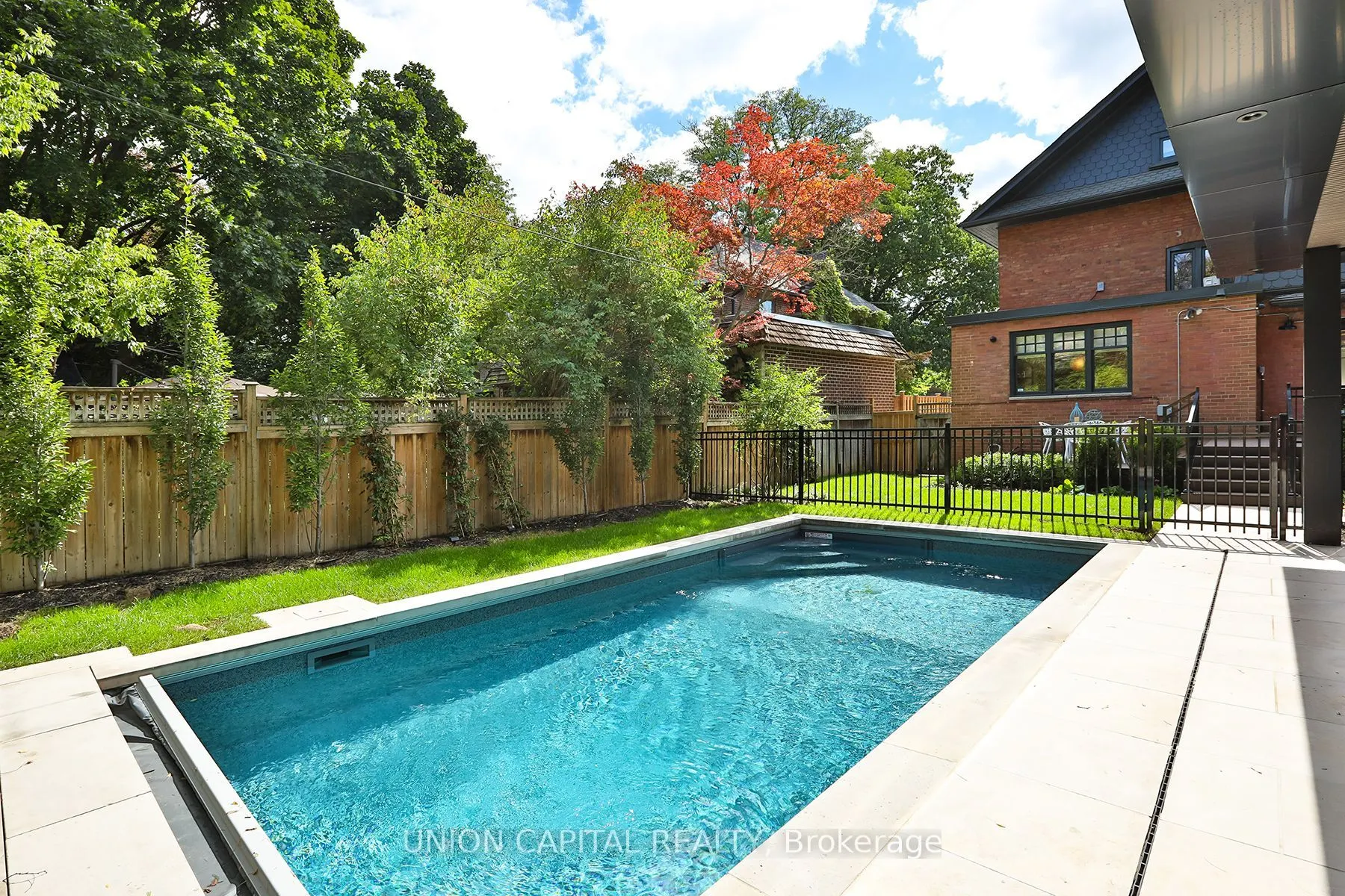 16 Lytton Boulevard