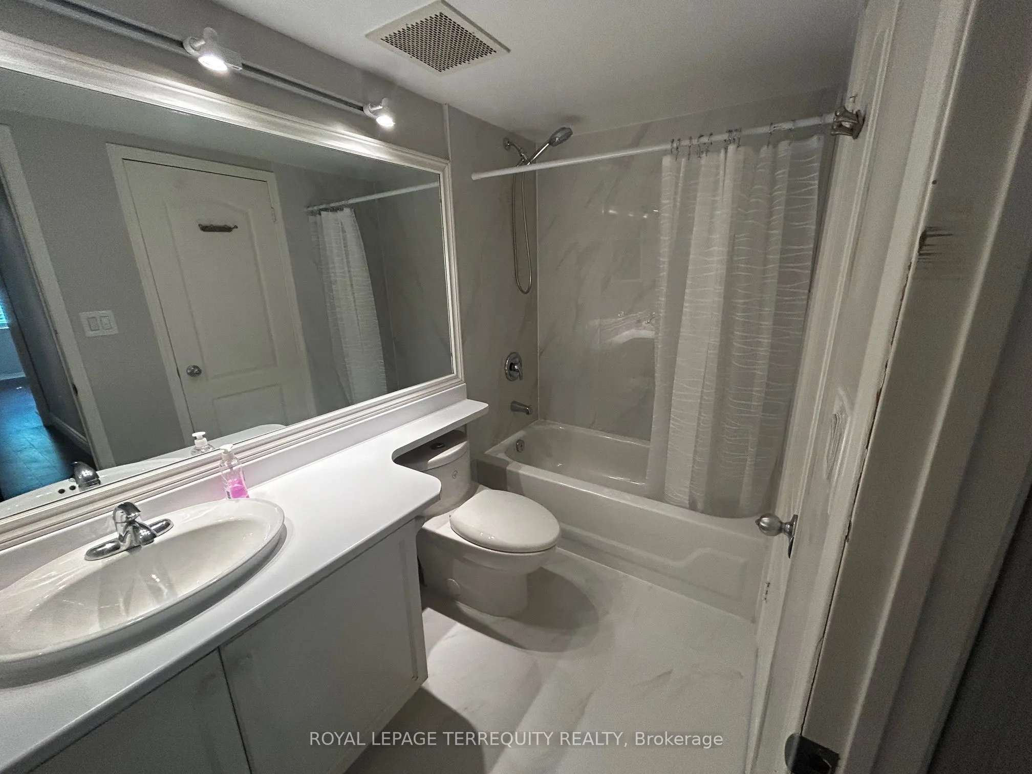 108 Finch Avenue W, #B13
