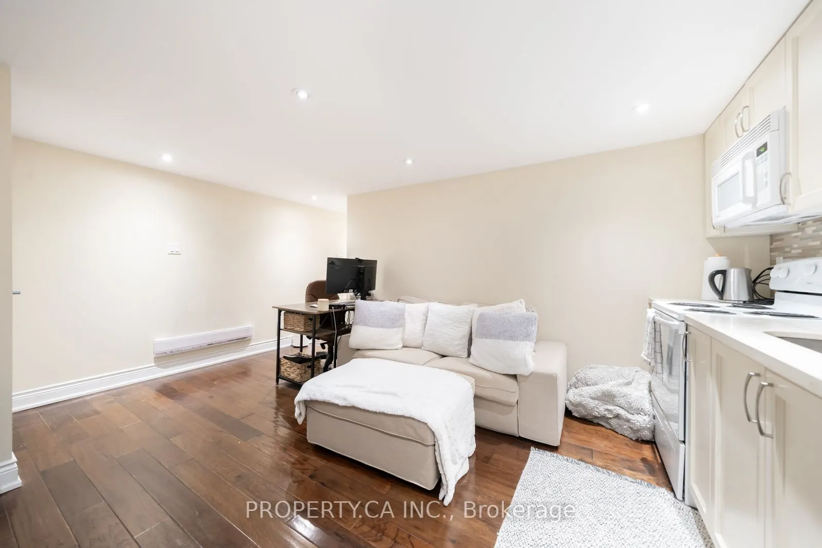 963 Avenue Road, #7