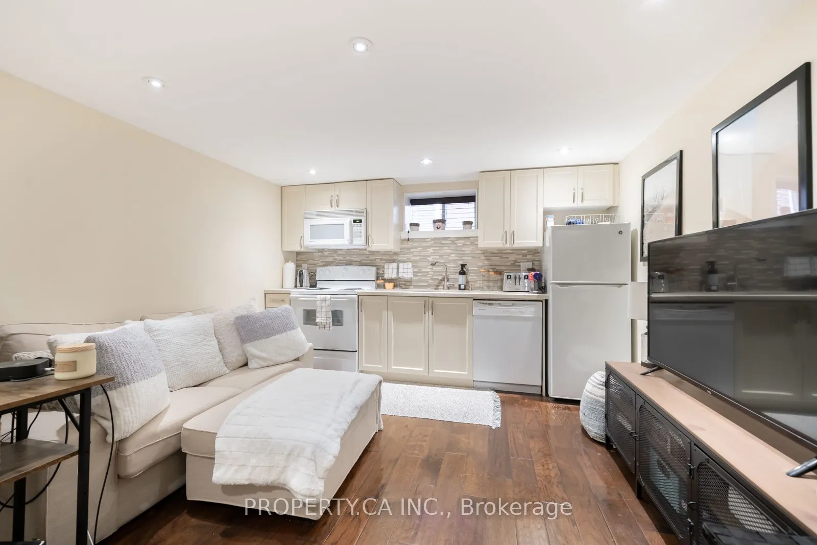 963 Avenue Road, #7