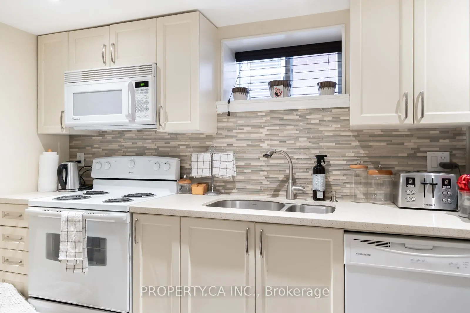 963 Avenue Road, #7