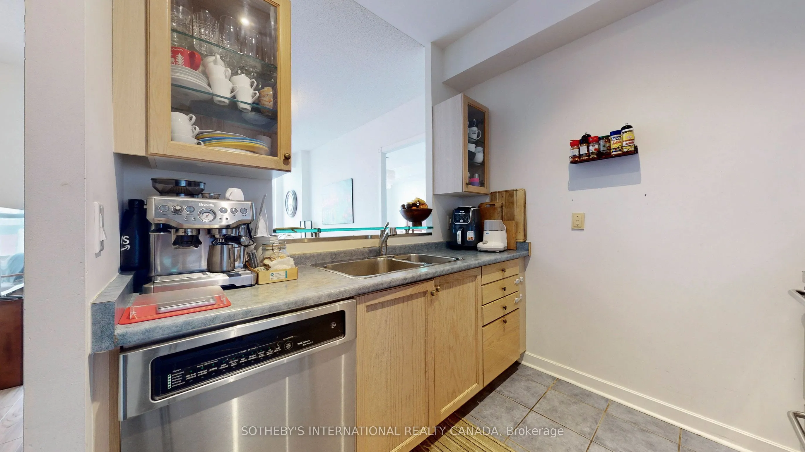 438 Richmond Street W, #1202