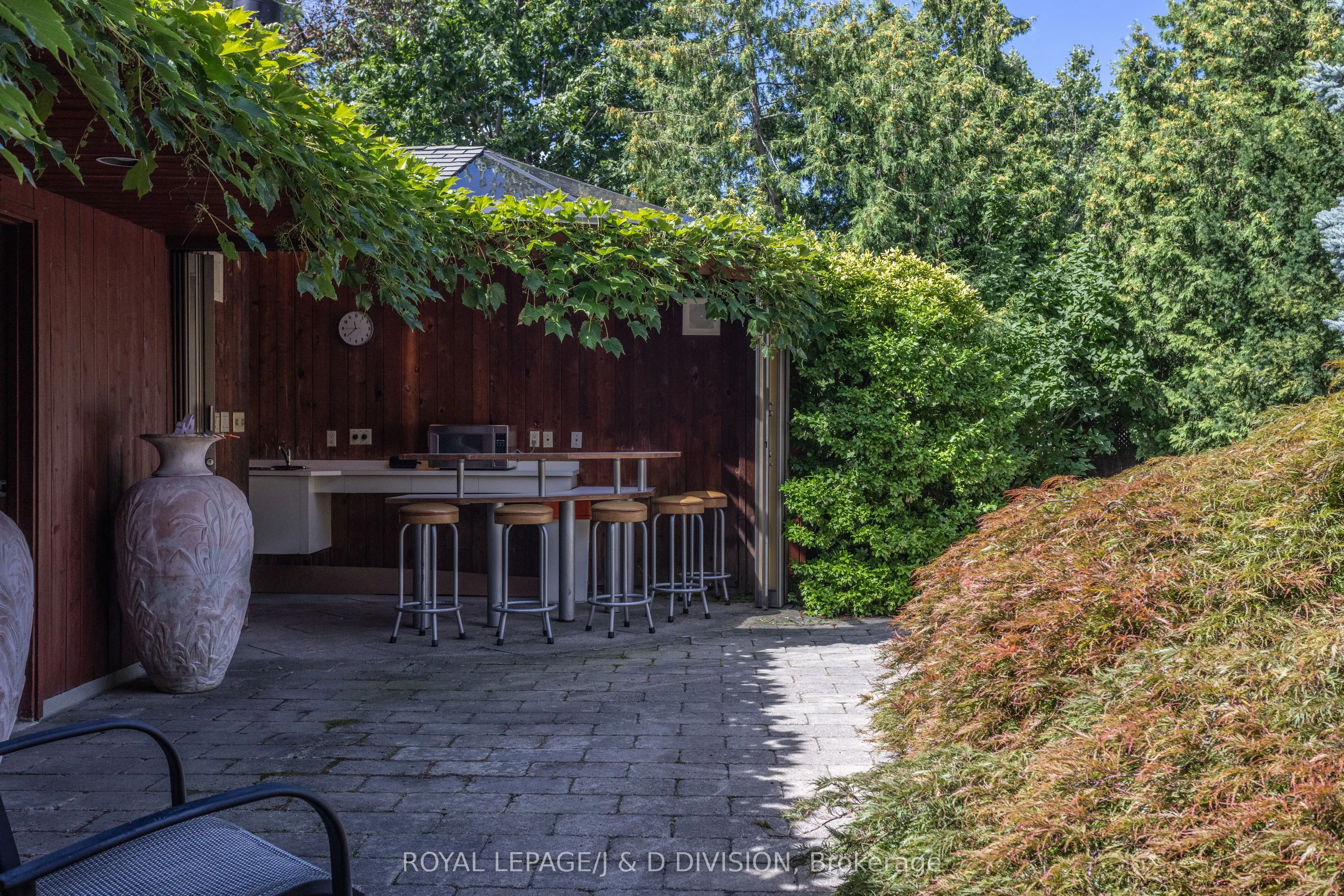 428 Russell Hill Road