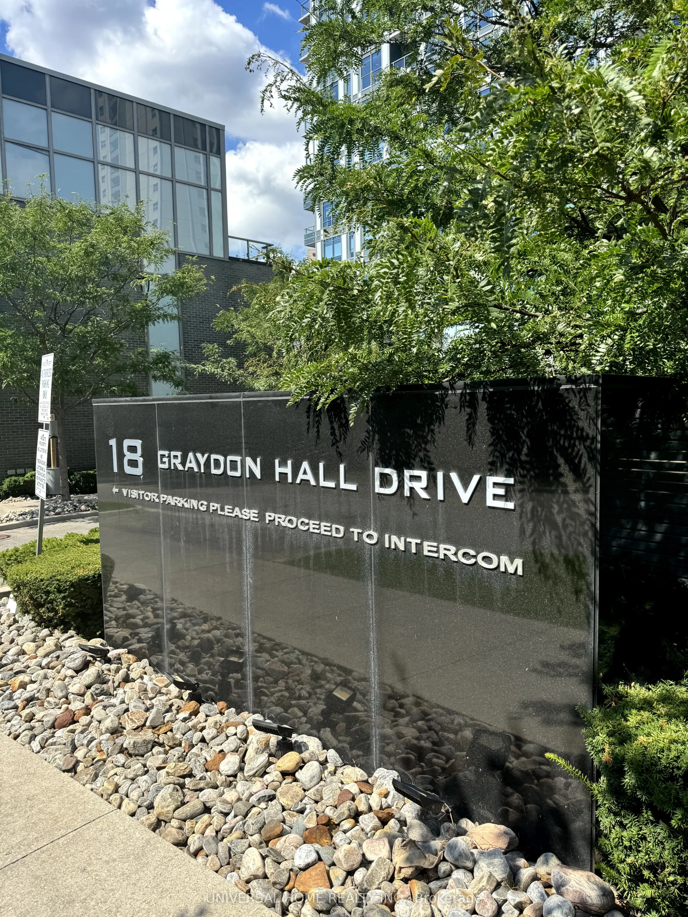18 GRAYDON HALL Drive, #1812