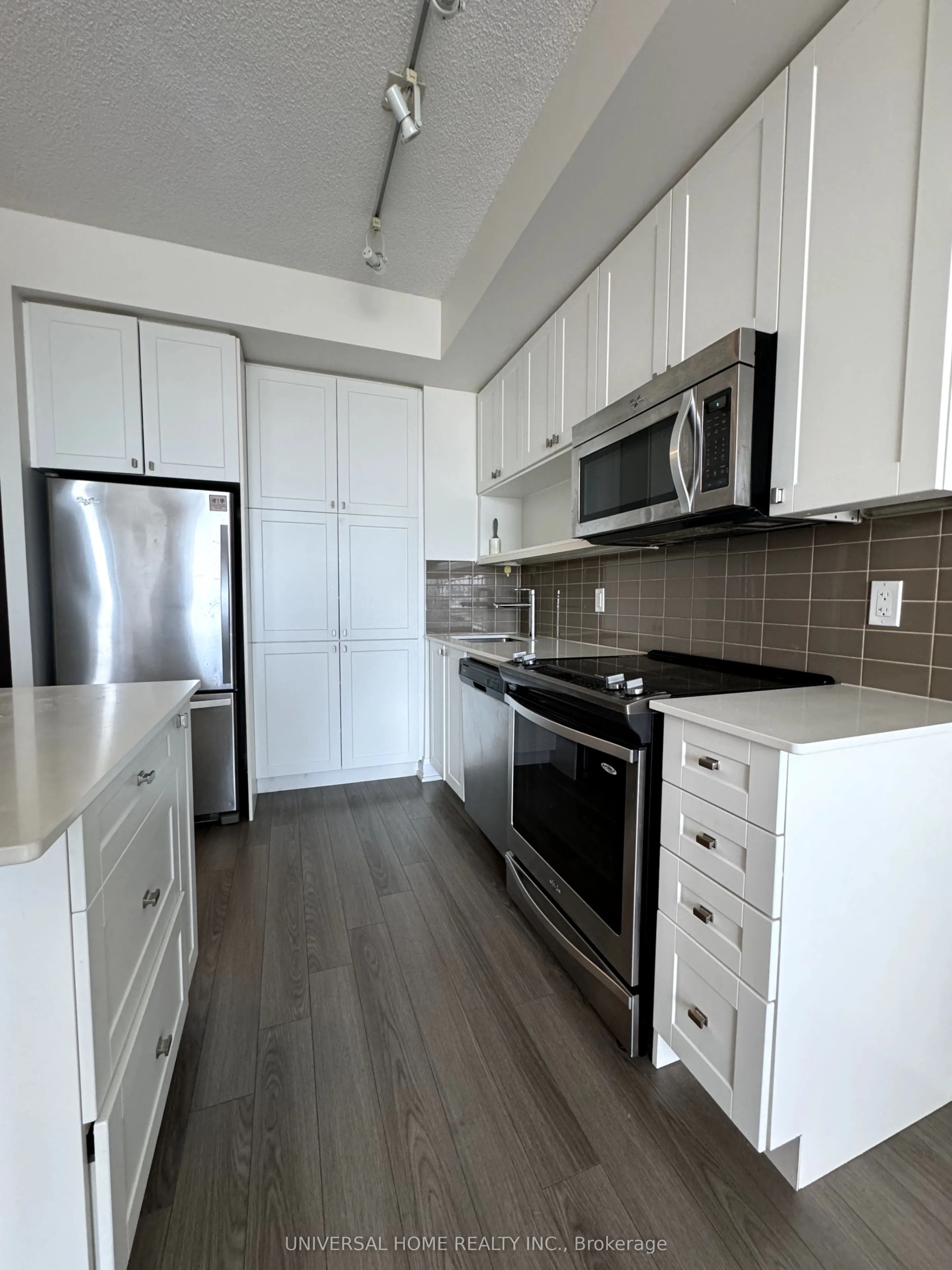 18 GRAYDON HALL Drive, #1812