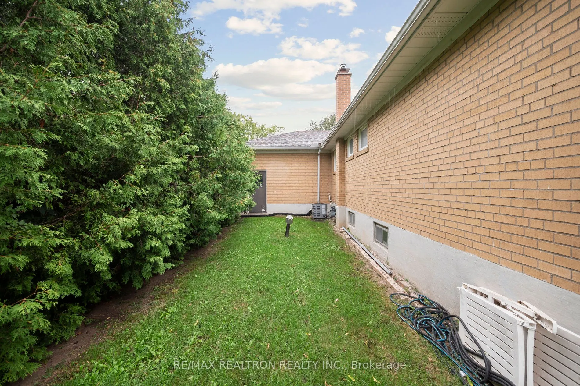 40 Marathon Crescent