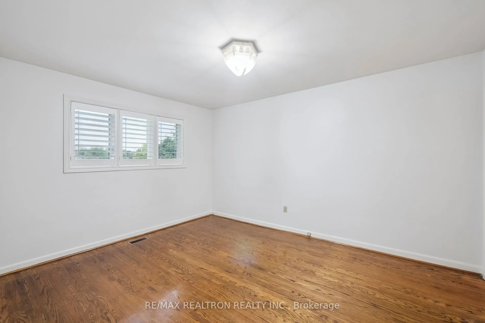 40 Marathon Crescent