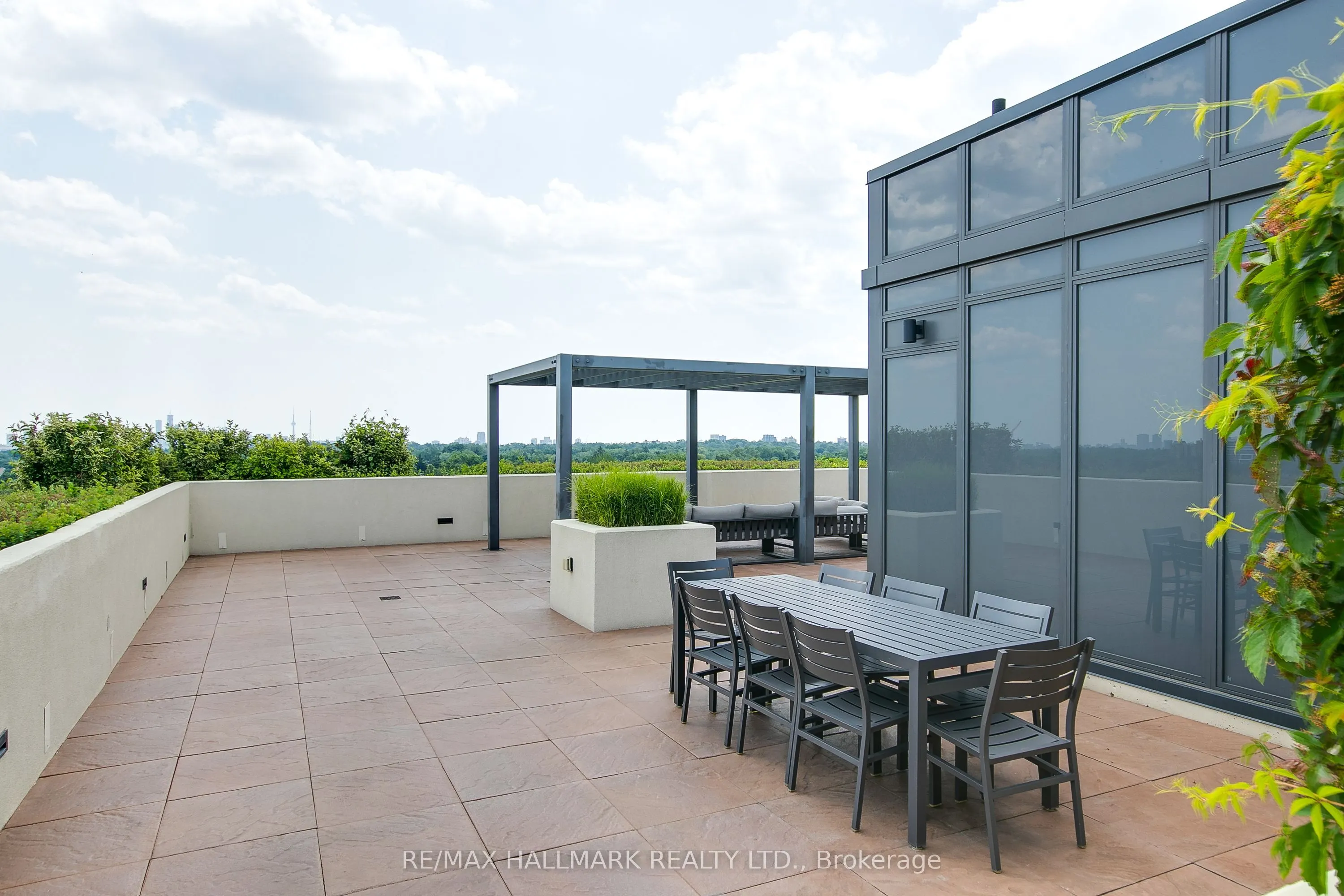 1700 Avenue Road, #406