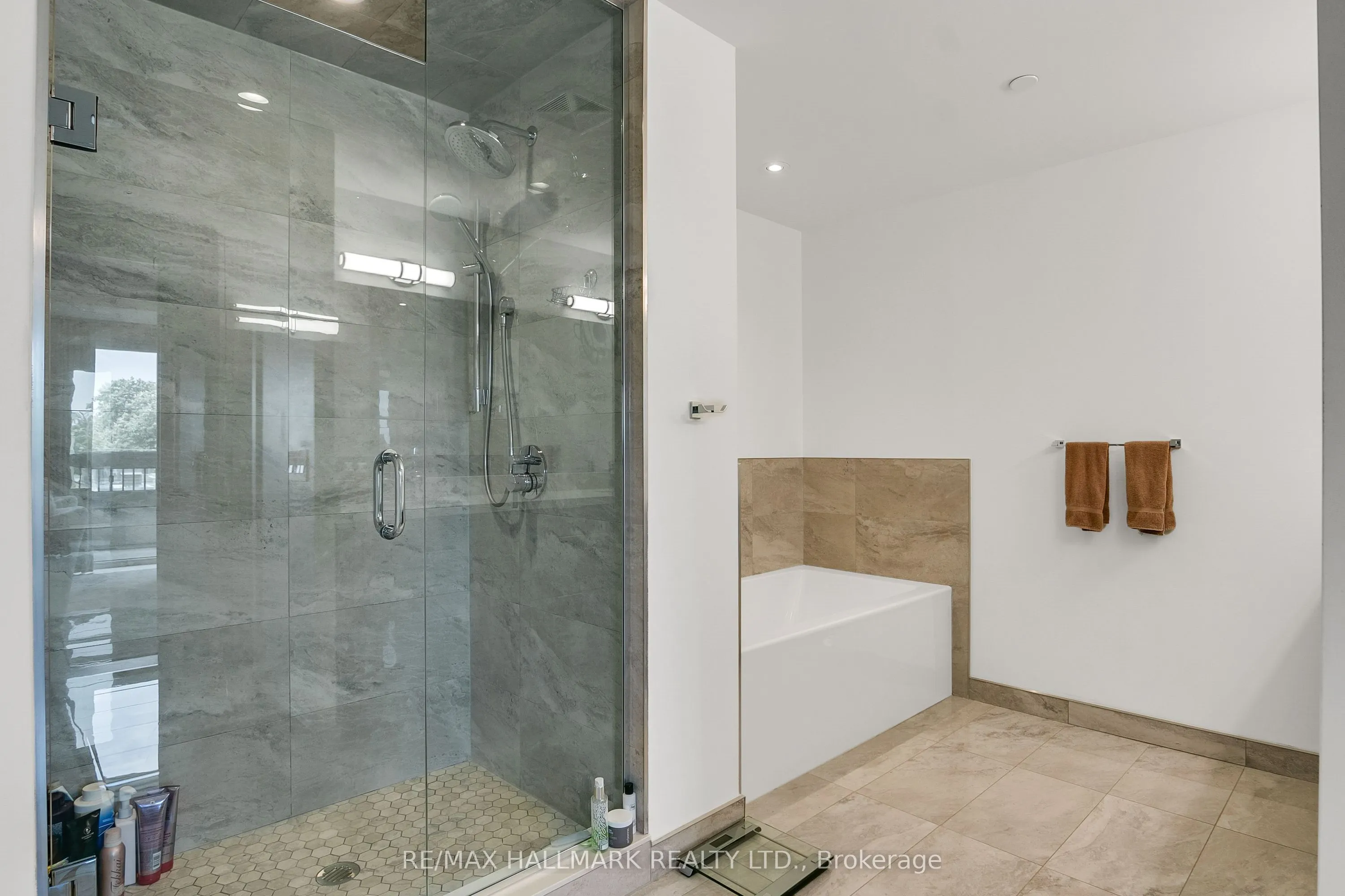 1700 Avenue Road, #406