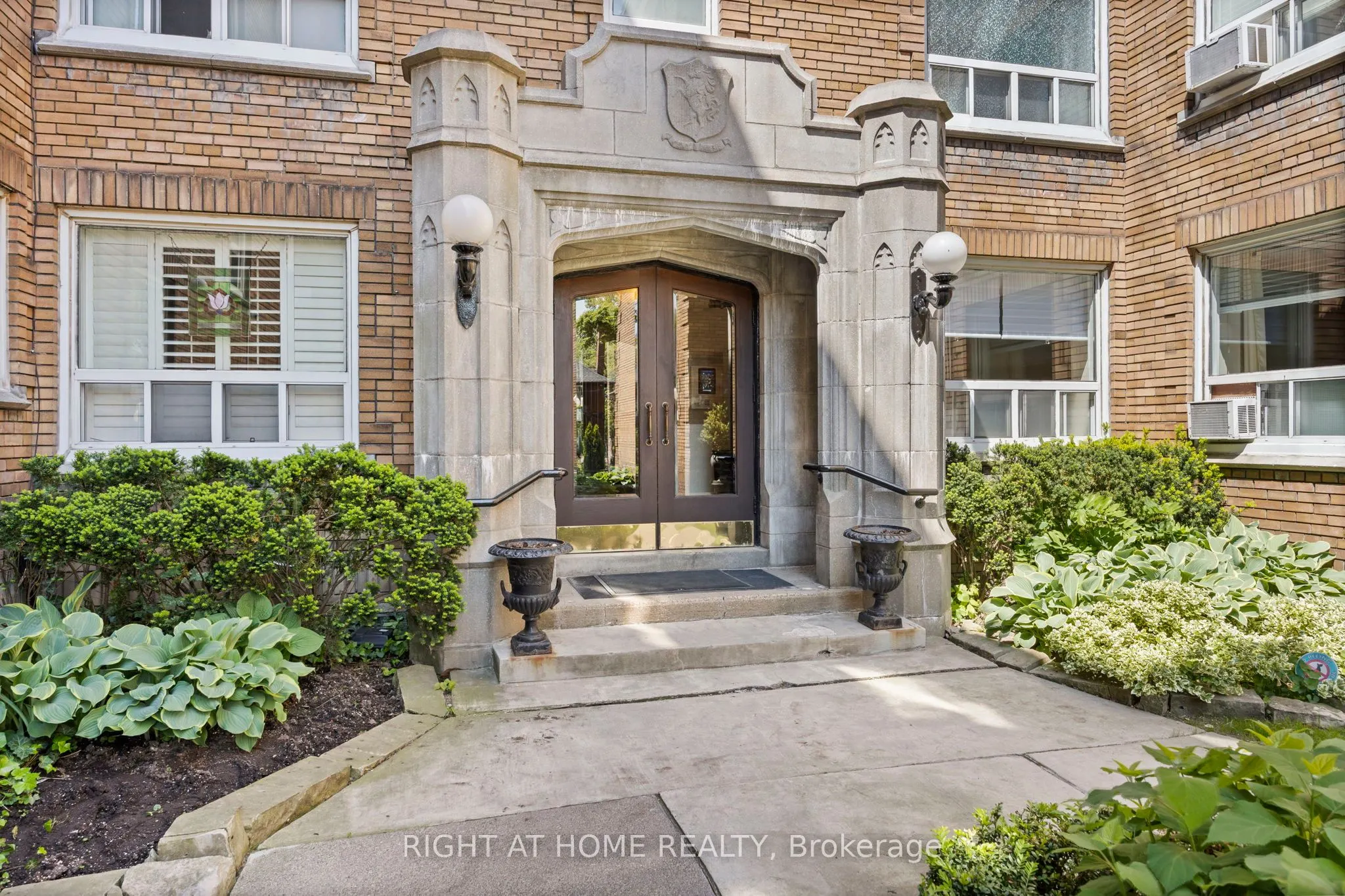 100 Oriole Parkway, #108