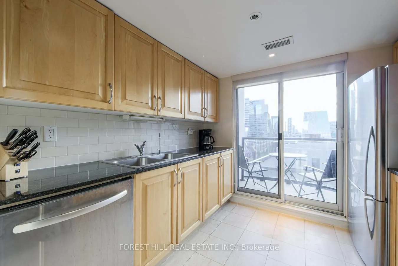 801 Bay Street, #1606