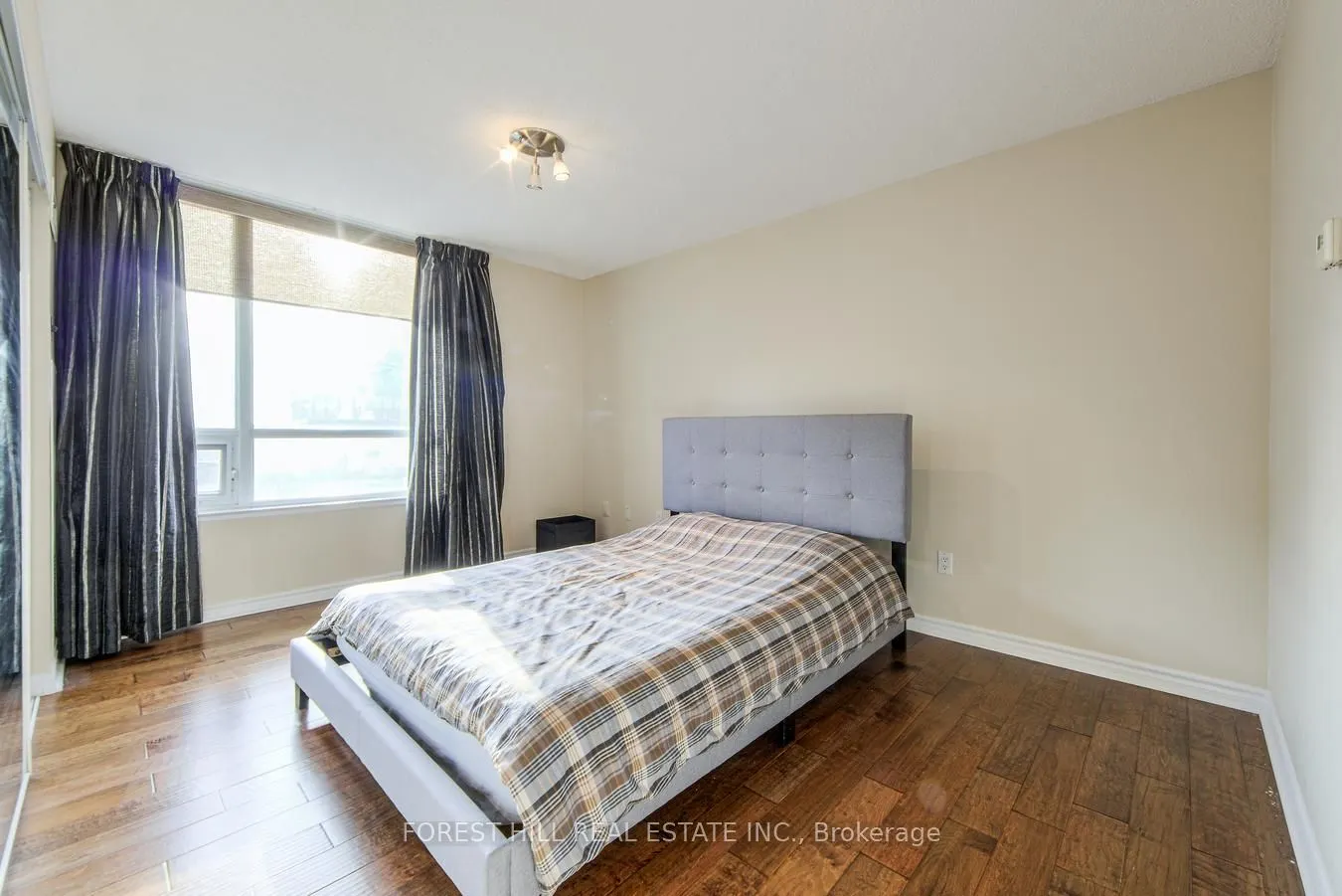 801 Bay Street, #1606