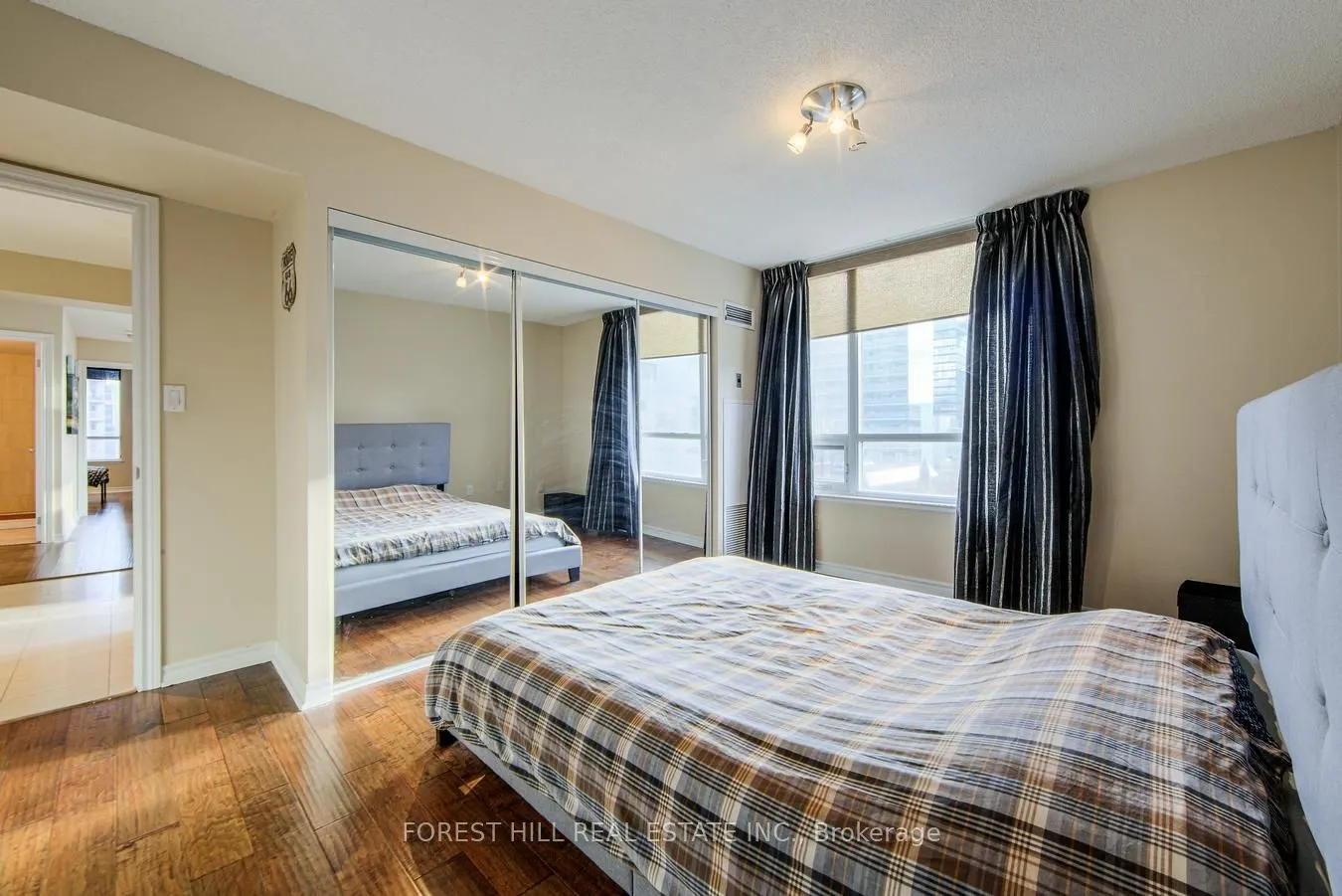 801 Bay Street, #1606