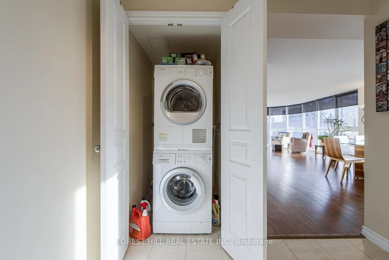 801 Bay Street, #1606