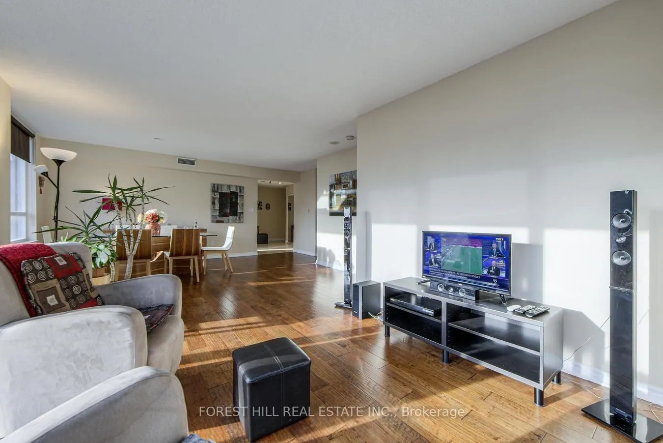 801 Bay Street, #1606