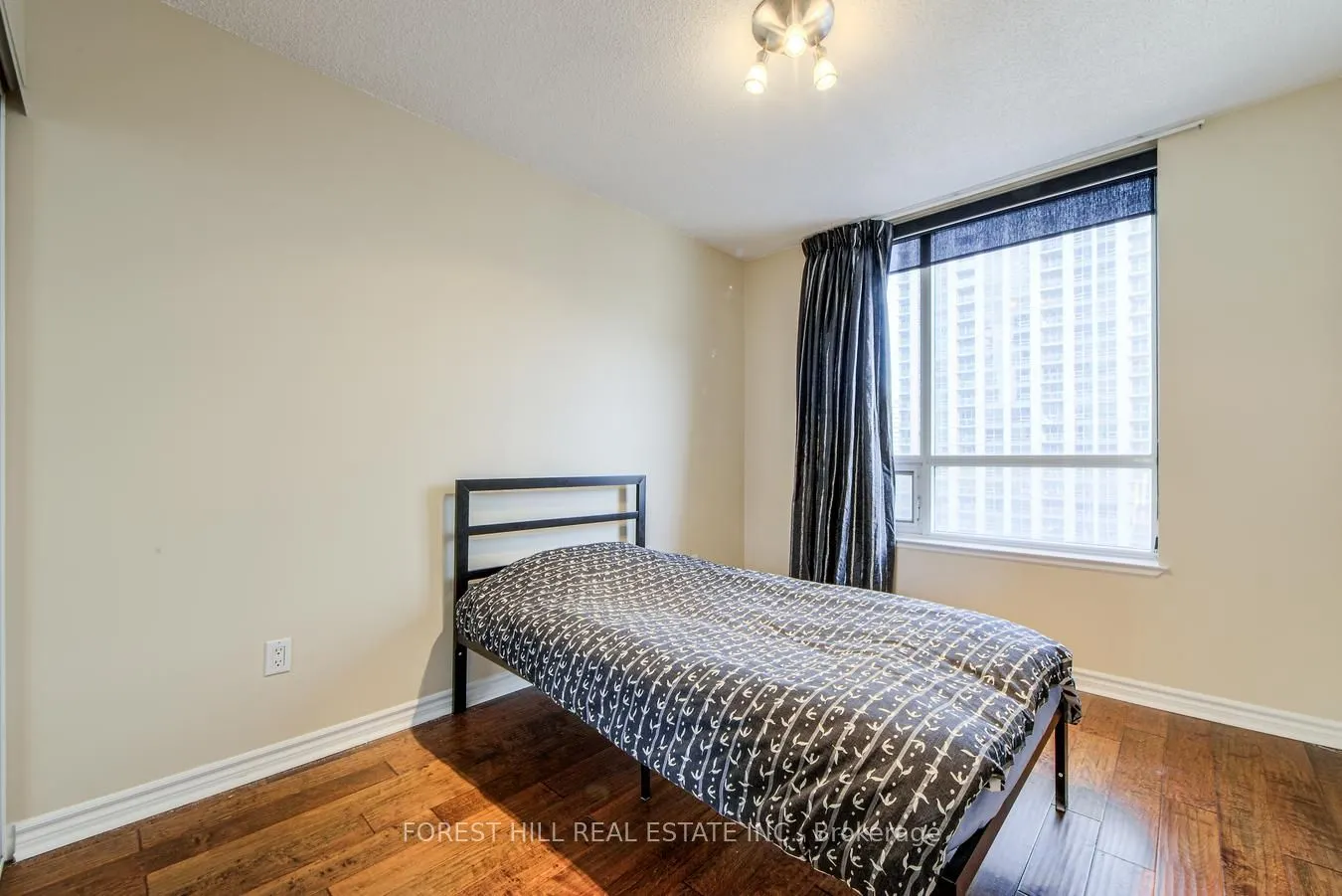 801 Bay Street, #1606