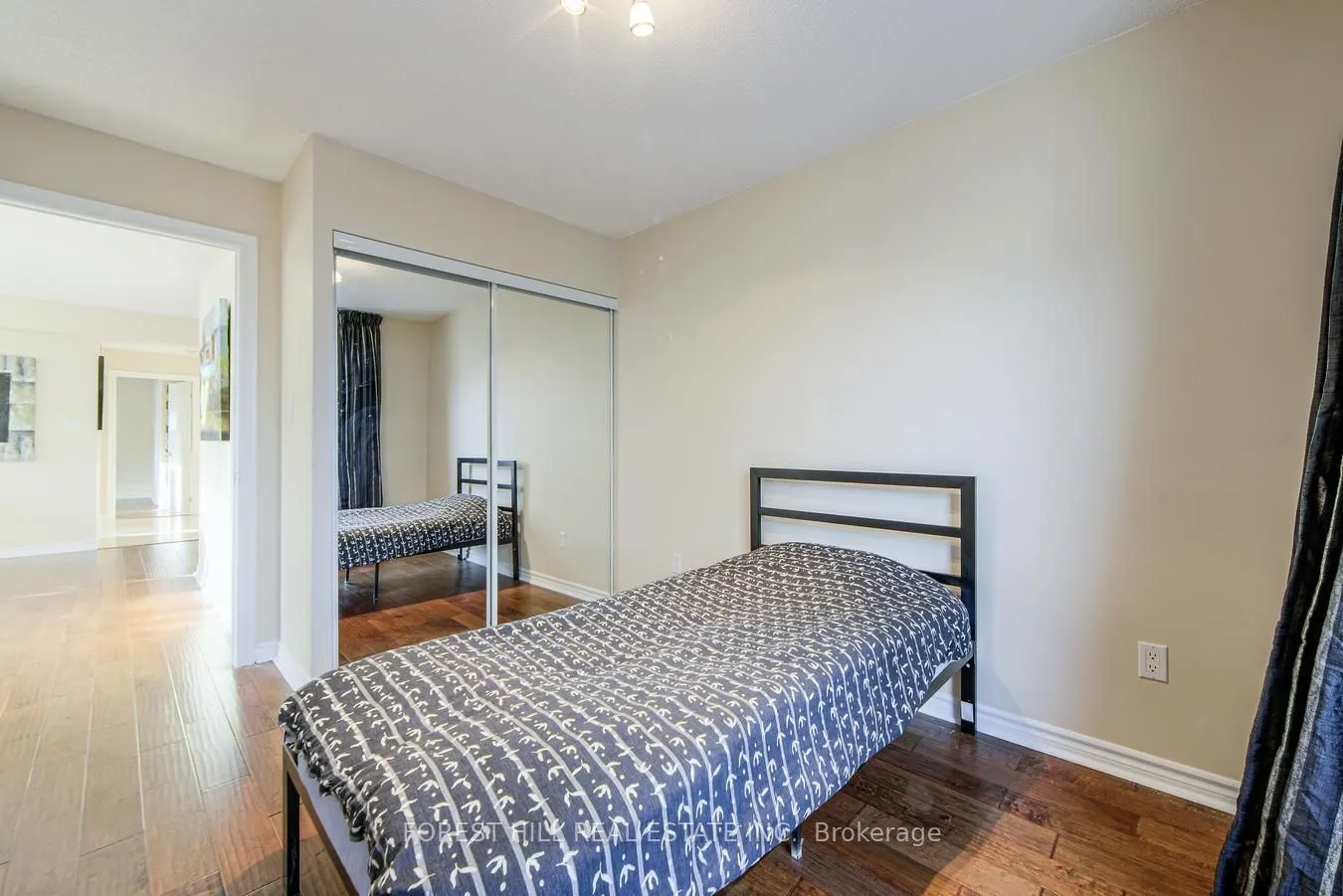 801 Bay Street, #1606
