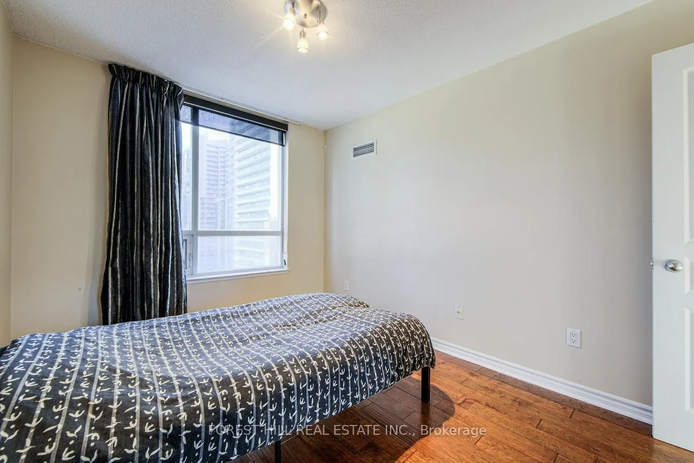 801 Bay Street, #1606