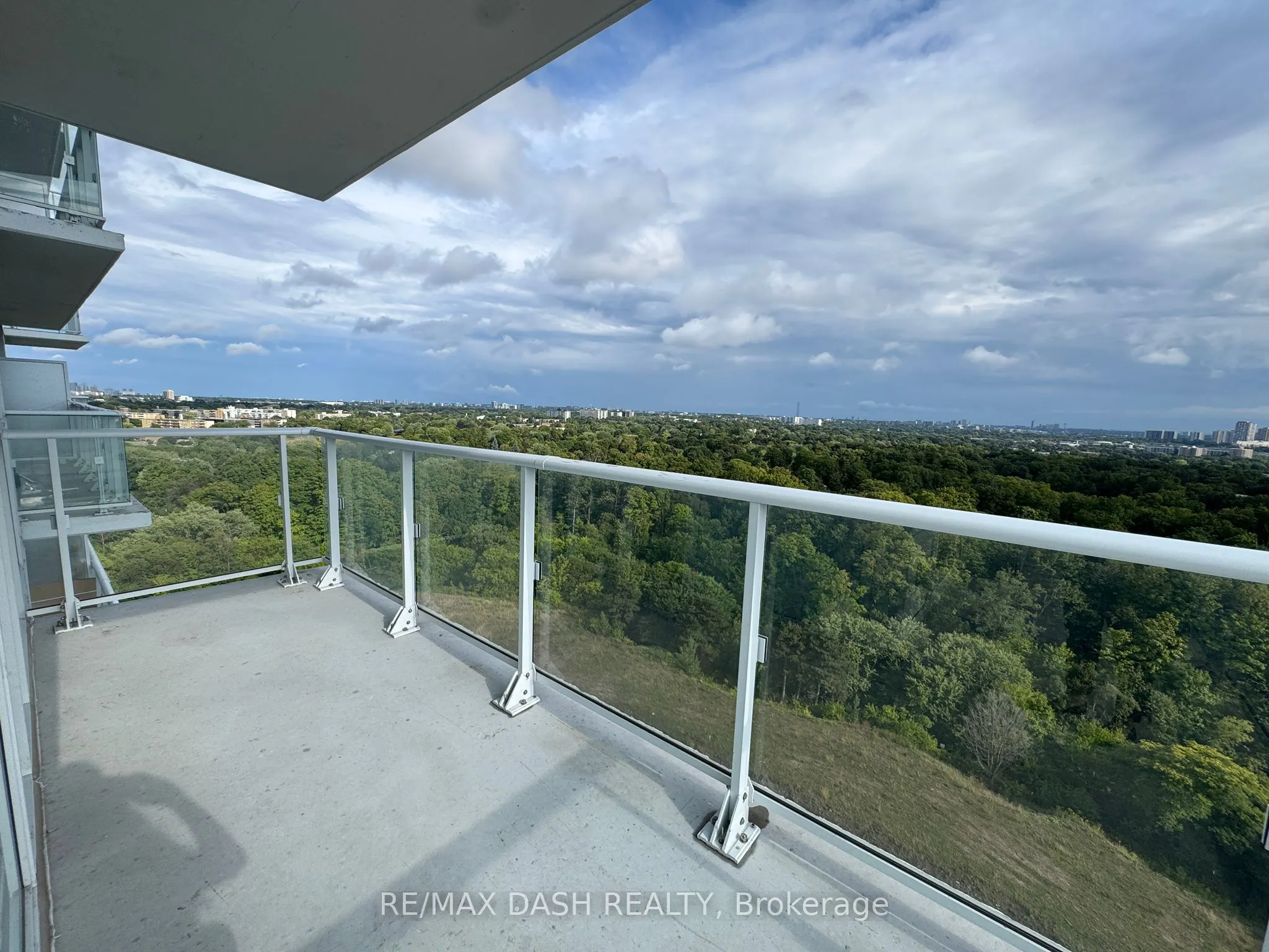 10 Deerlick Court, #1702