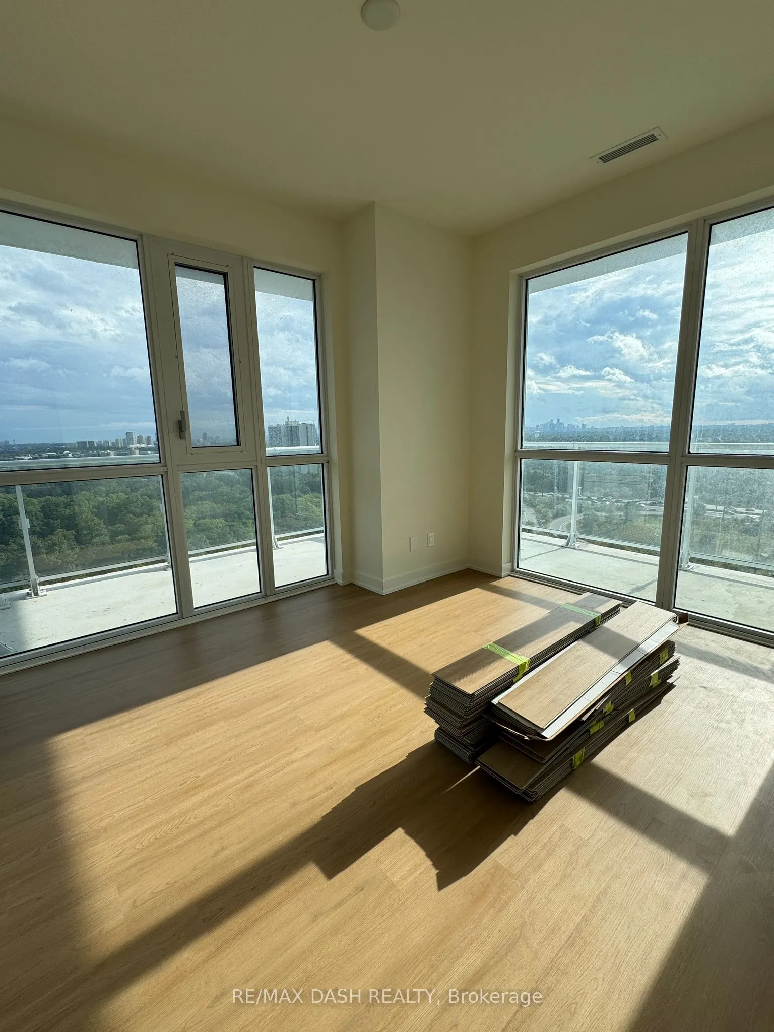 10 Deerlick Court, #1702