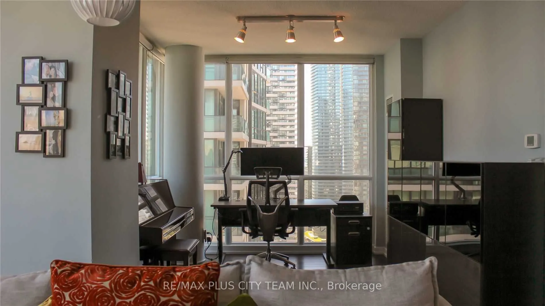 18 Harbour Street, #3010