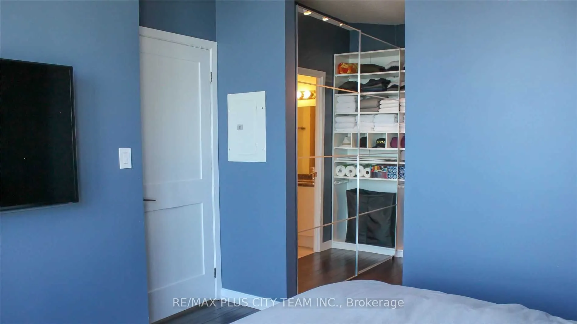 18 Harbour Street, #3010