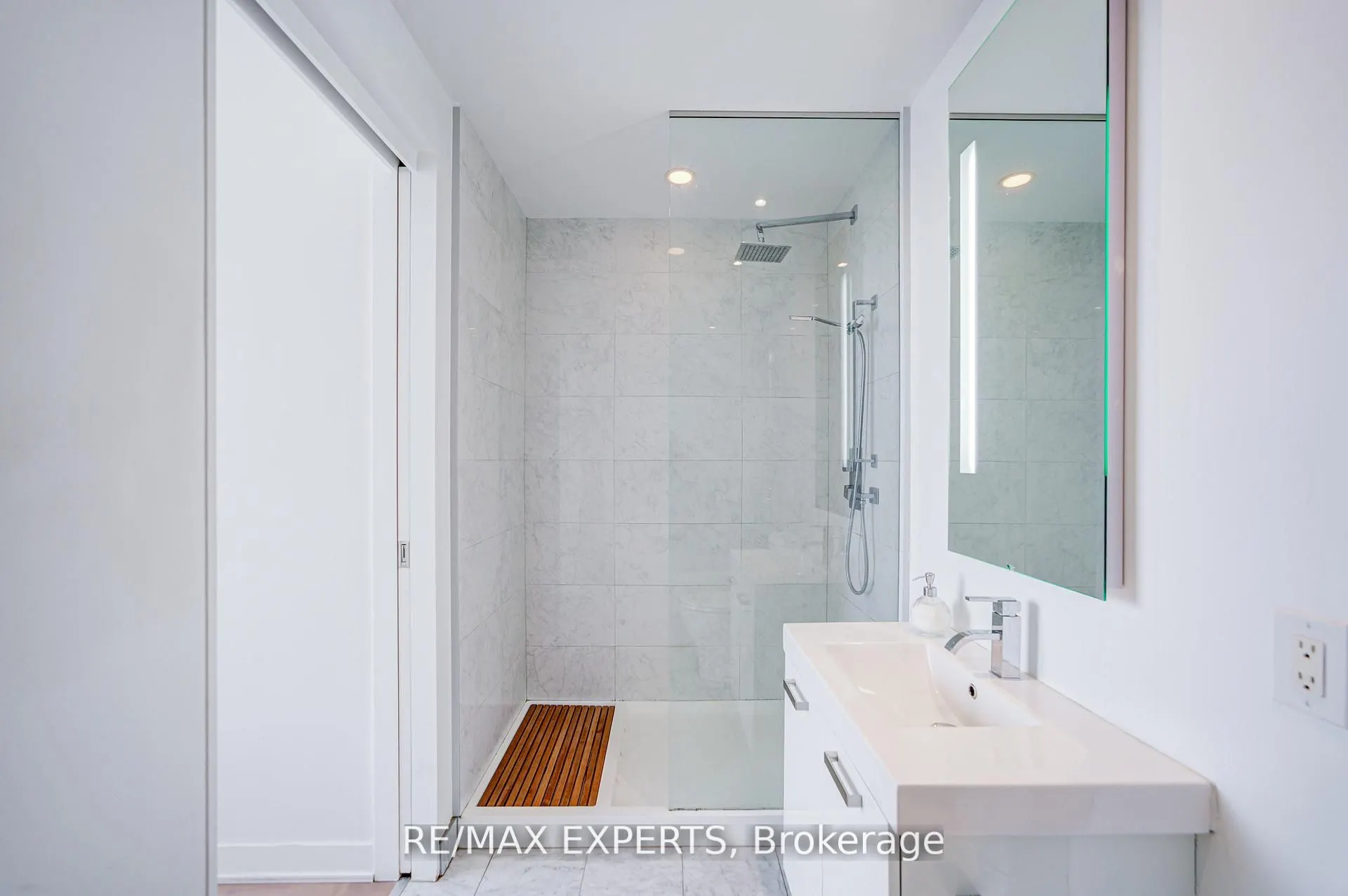 629 King Street W, #PH1418