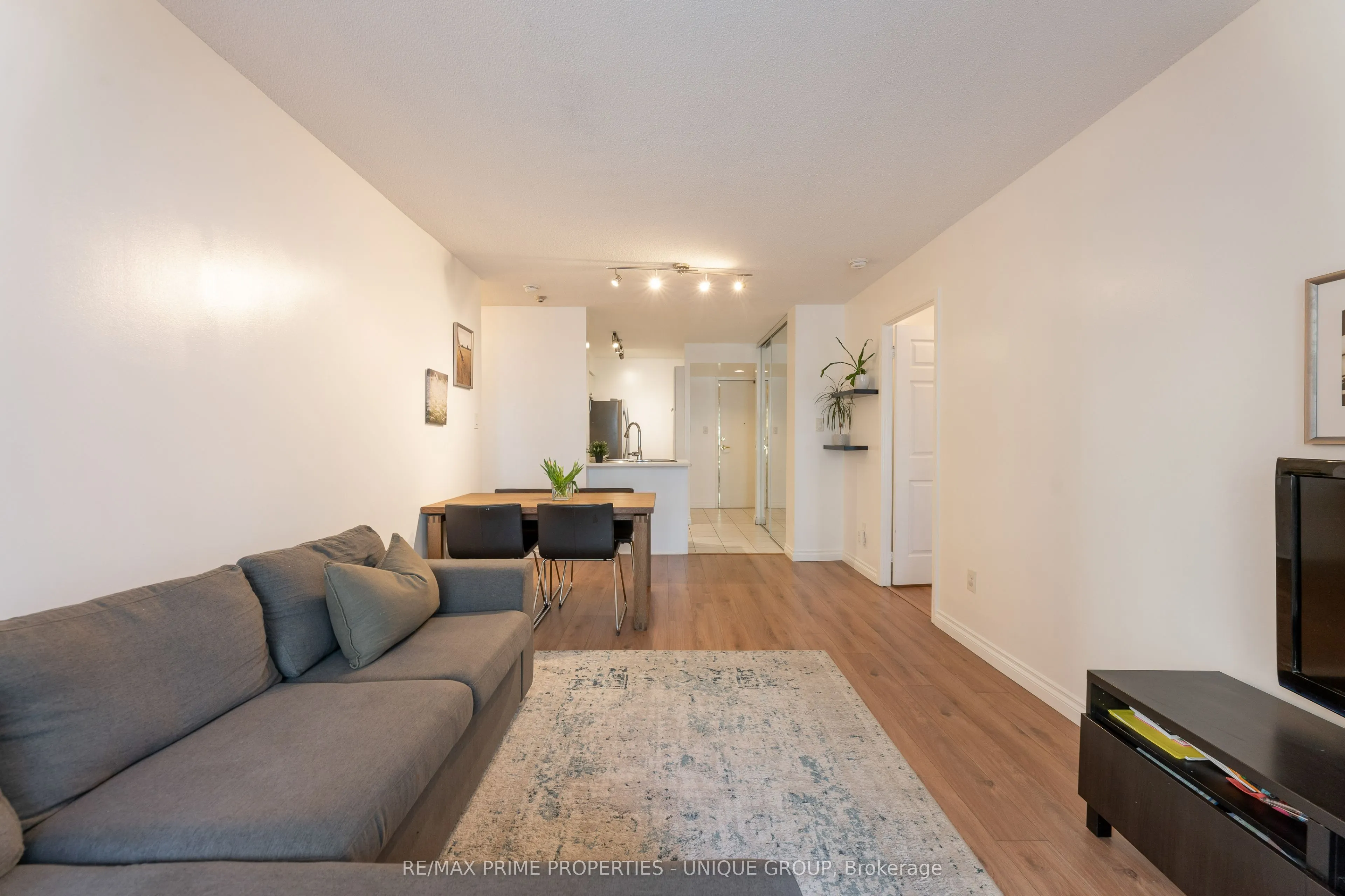 188 Redpath Avenue, #211