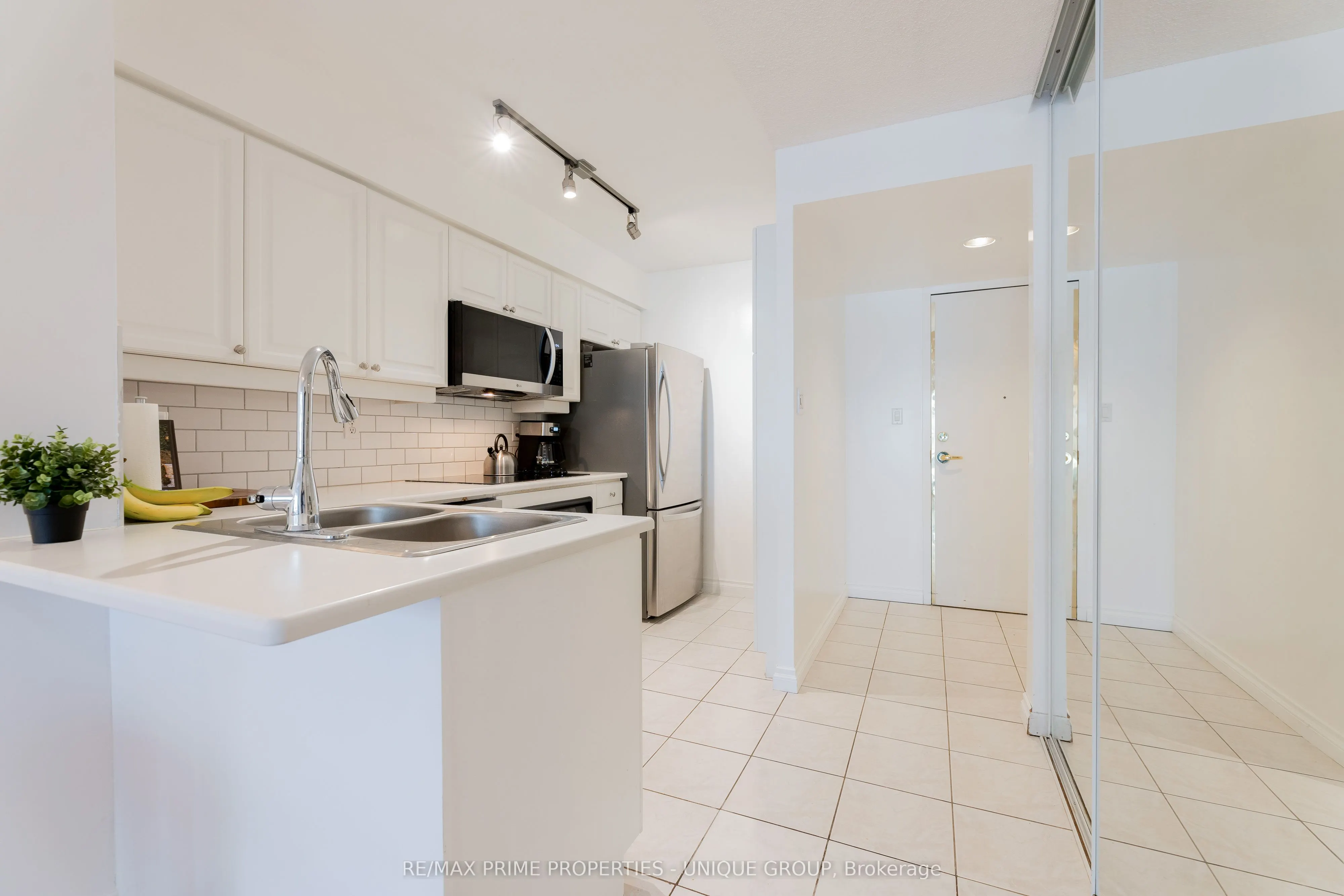 188 Redpath Avenue, #211