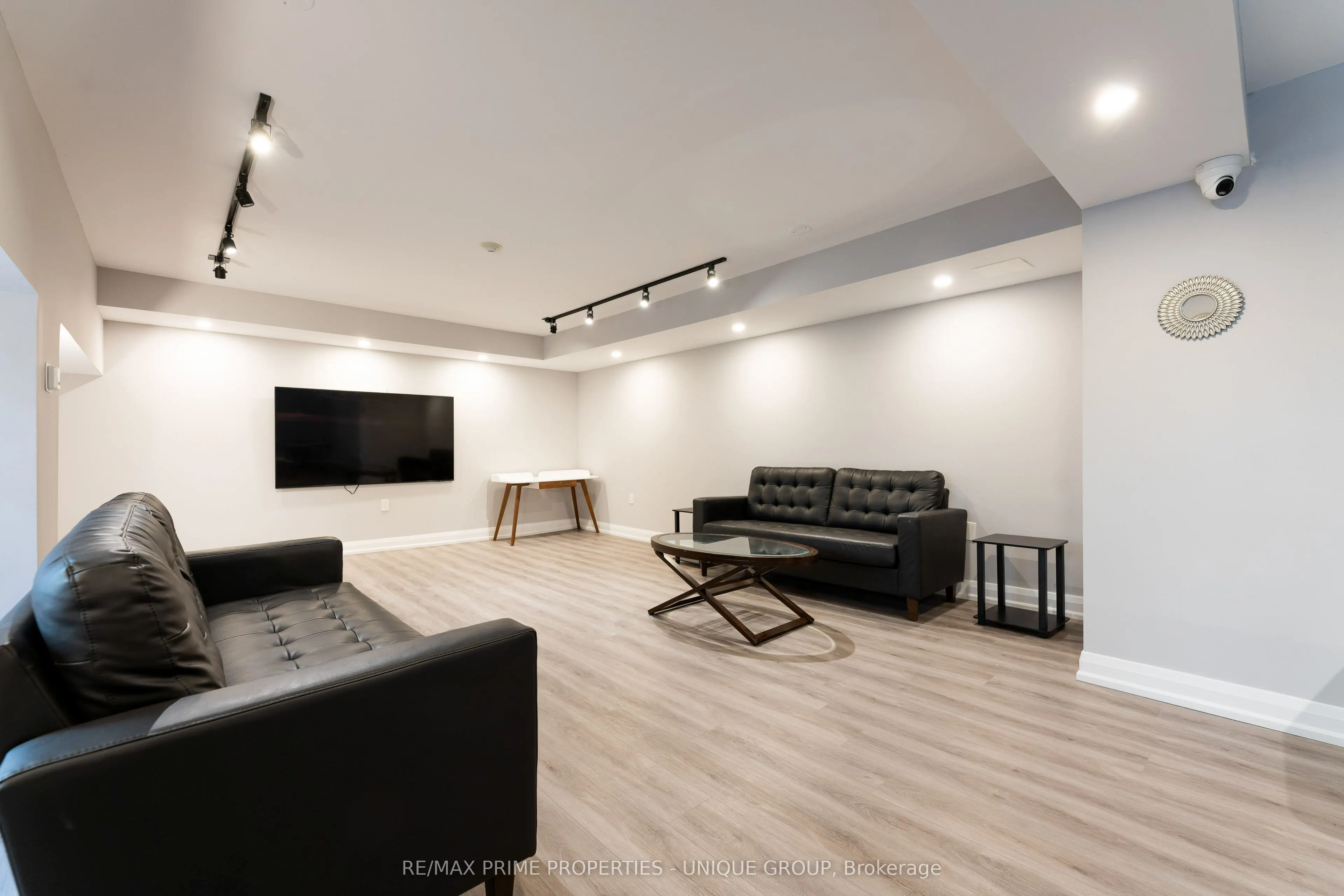 188 Redpath Avenue, #211