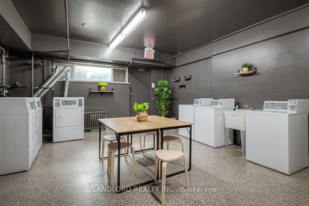 420 Eglinton Avenue E, #305