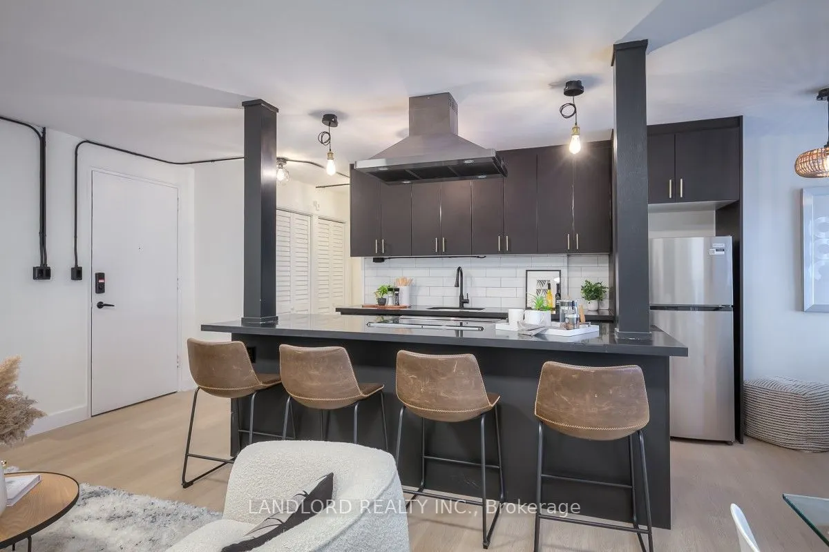 420 Eglinton Avenue E, #305