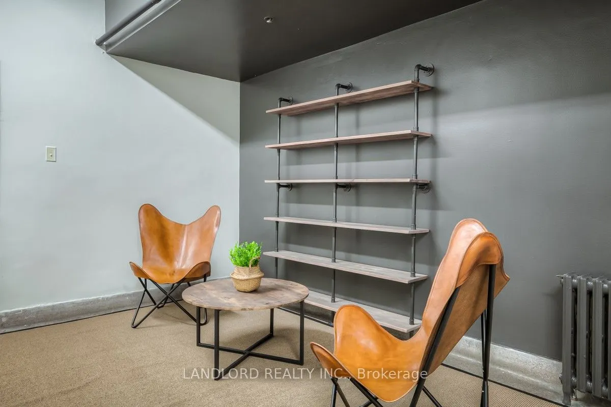 420 Eglinton Avenue E, #305
