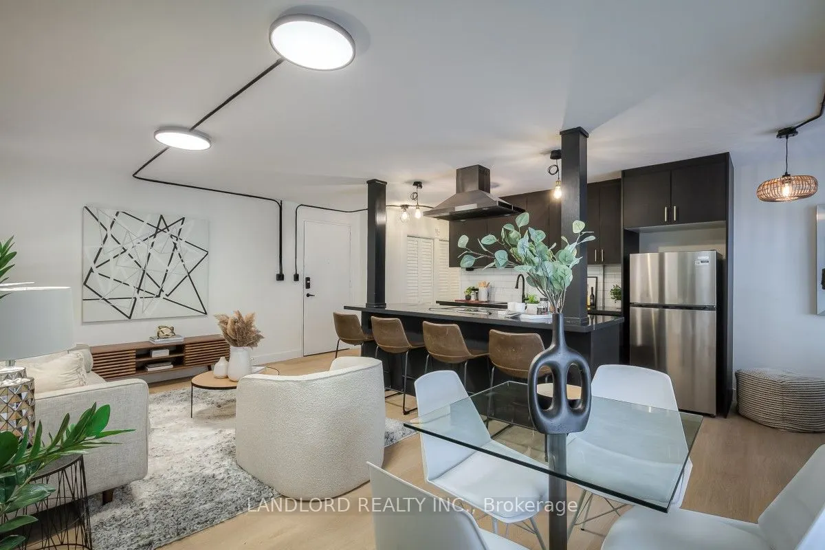 420 Eglinton Avenue E, #305