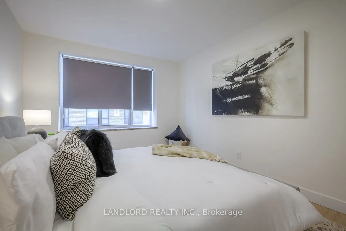 420 Eglinton Avenue E, #305