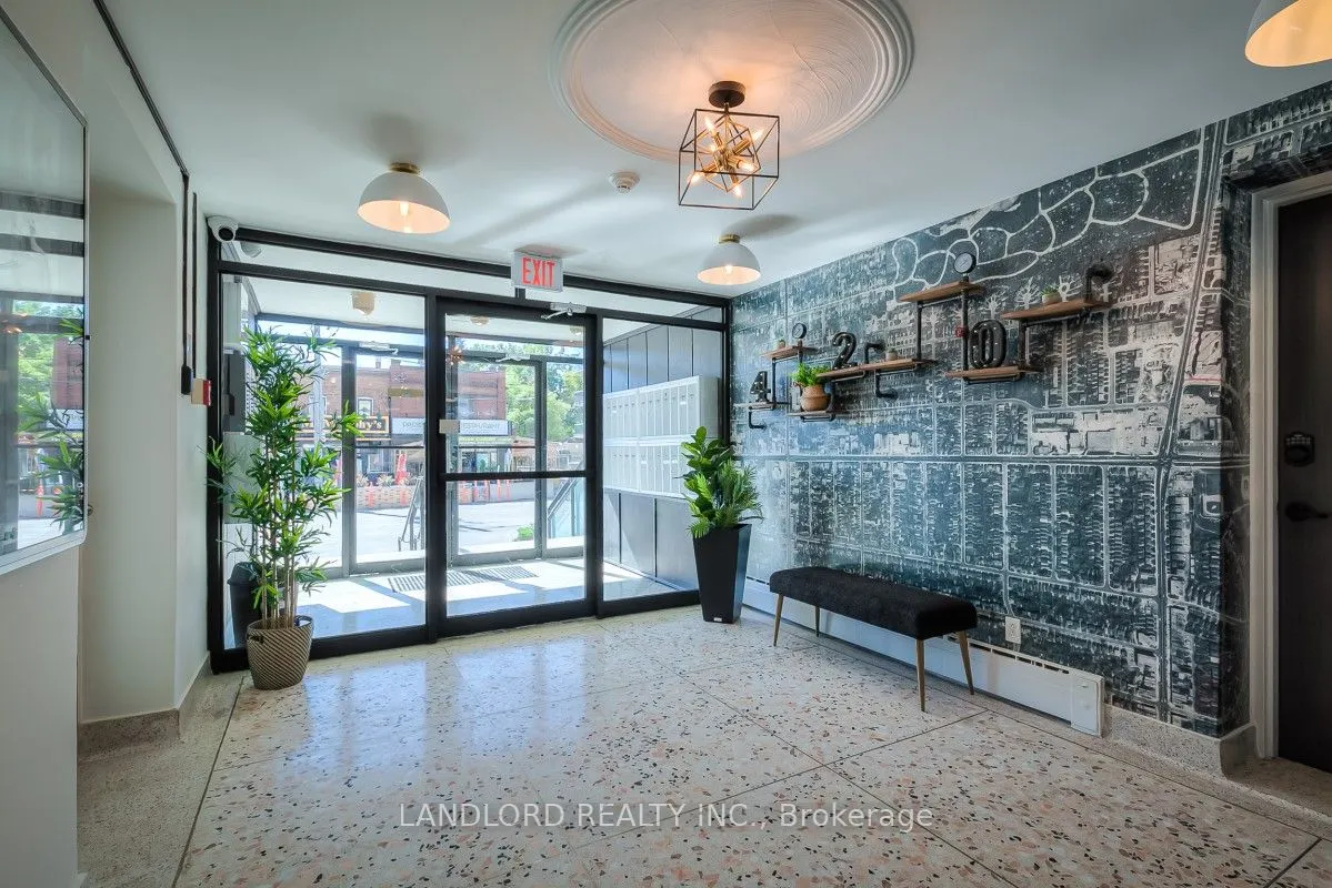 420 Eglinton Avenue E, #305