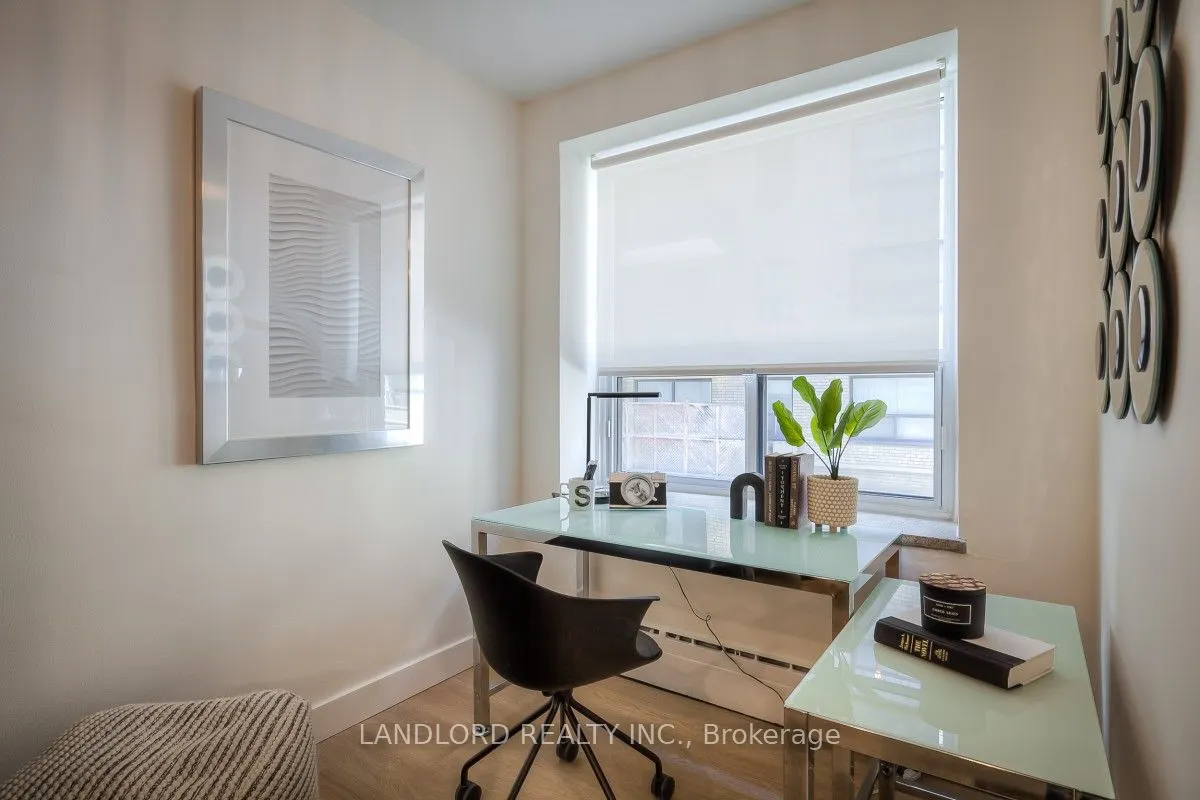 420 Eglinton Avenue E, #305
