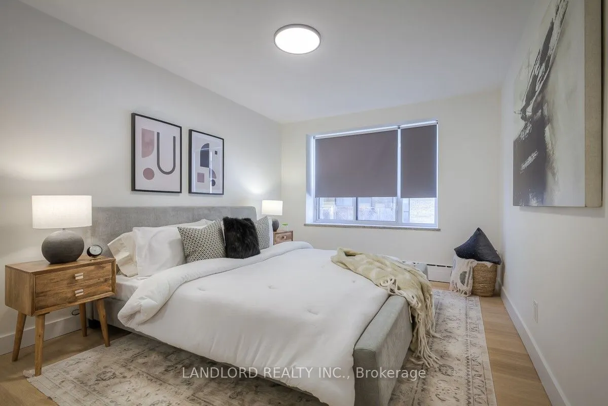 420 Eglinton Avenue E, #305