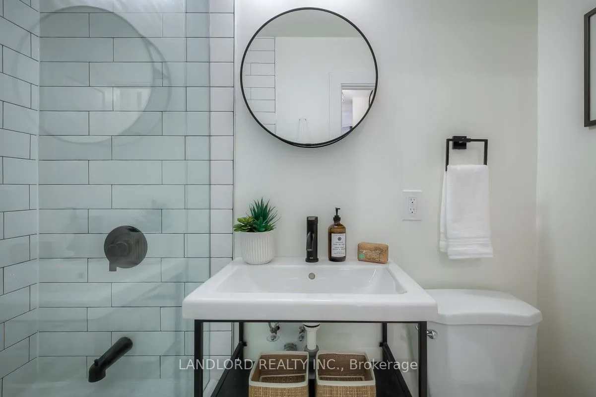 420 Eglinton Avenue E, #305